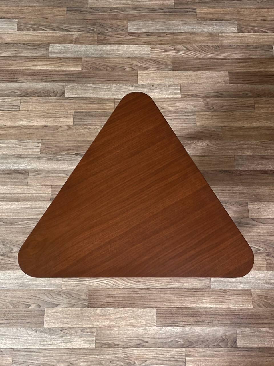 Newly Refinished -Mid-Century Modern Triangular Two-Tier Side Table w/ Bookshelf For Sale 1