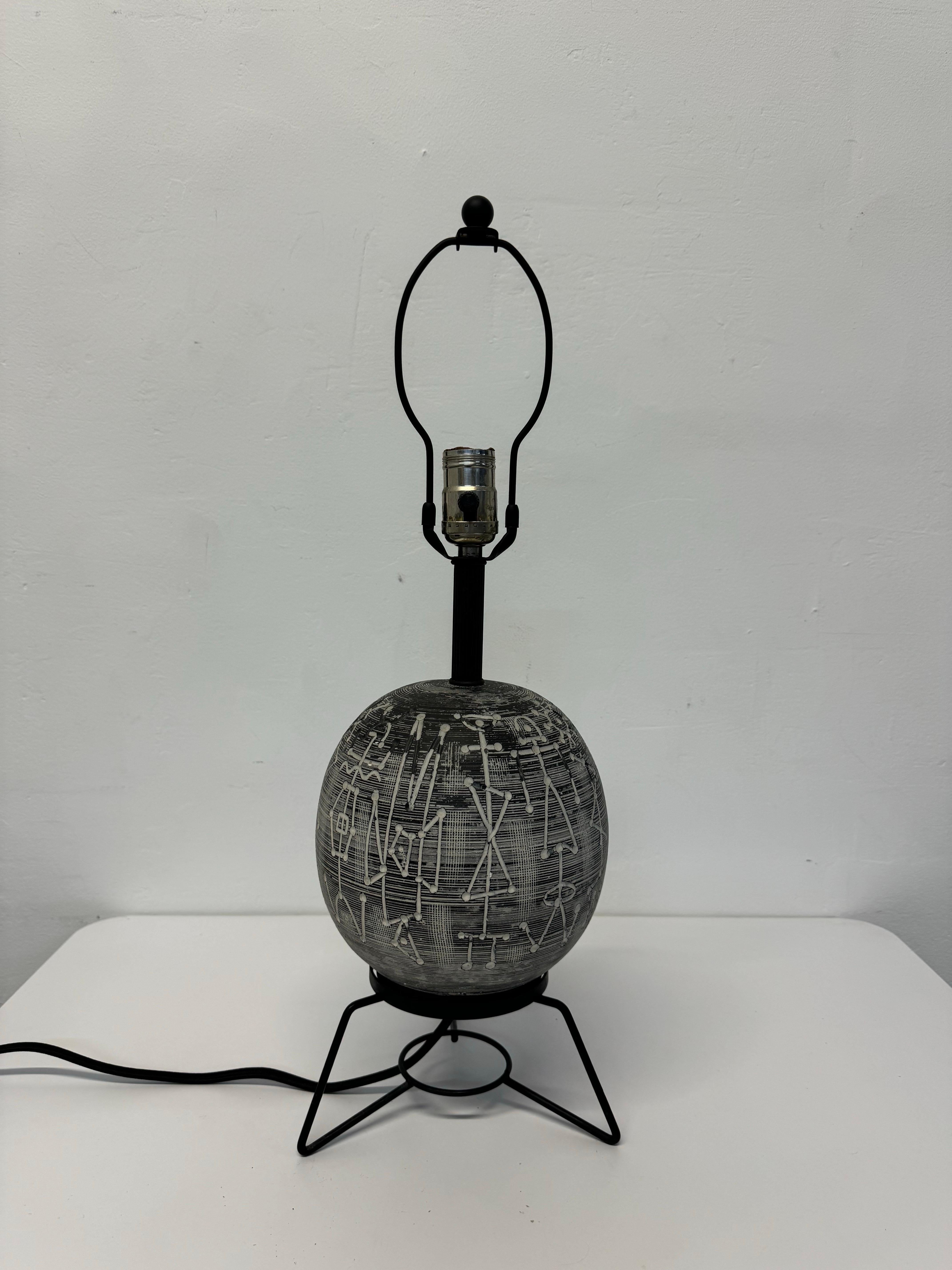Mid-Century Modern Tribal Motif Table Lamp, FAIP 1960s For Sale 5