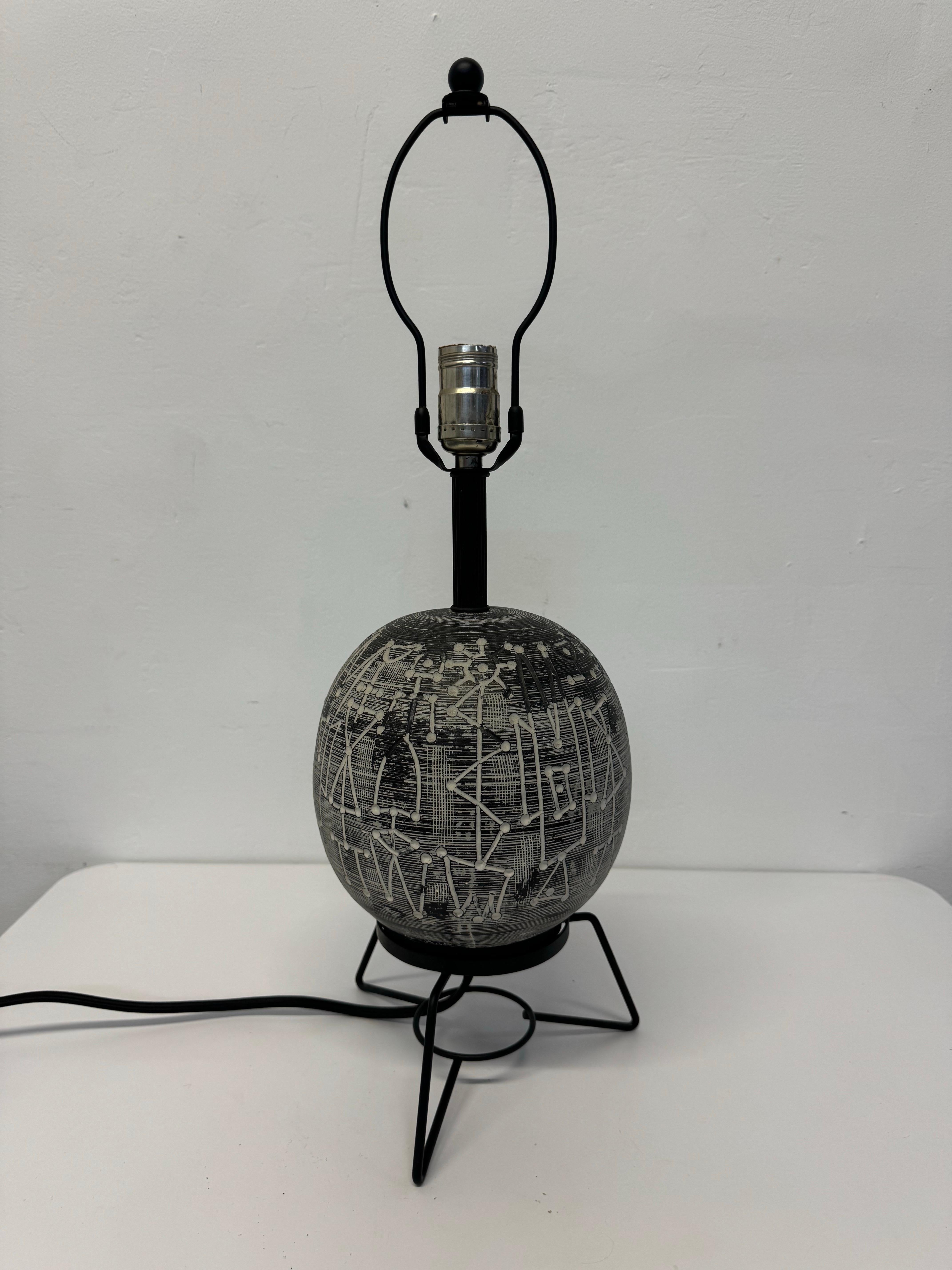 Mid-Century Modern Tribal Motif Table Lamp, FAIP 1960s In Good Condition For Sale In Miami, FL