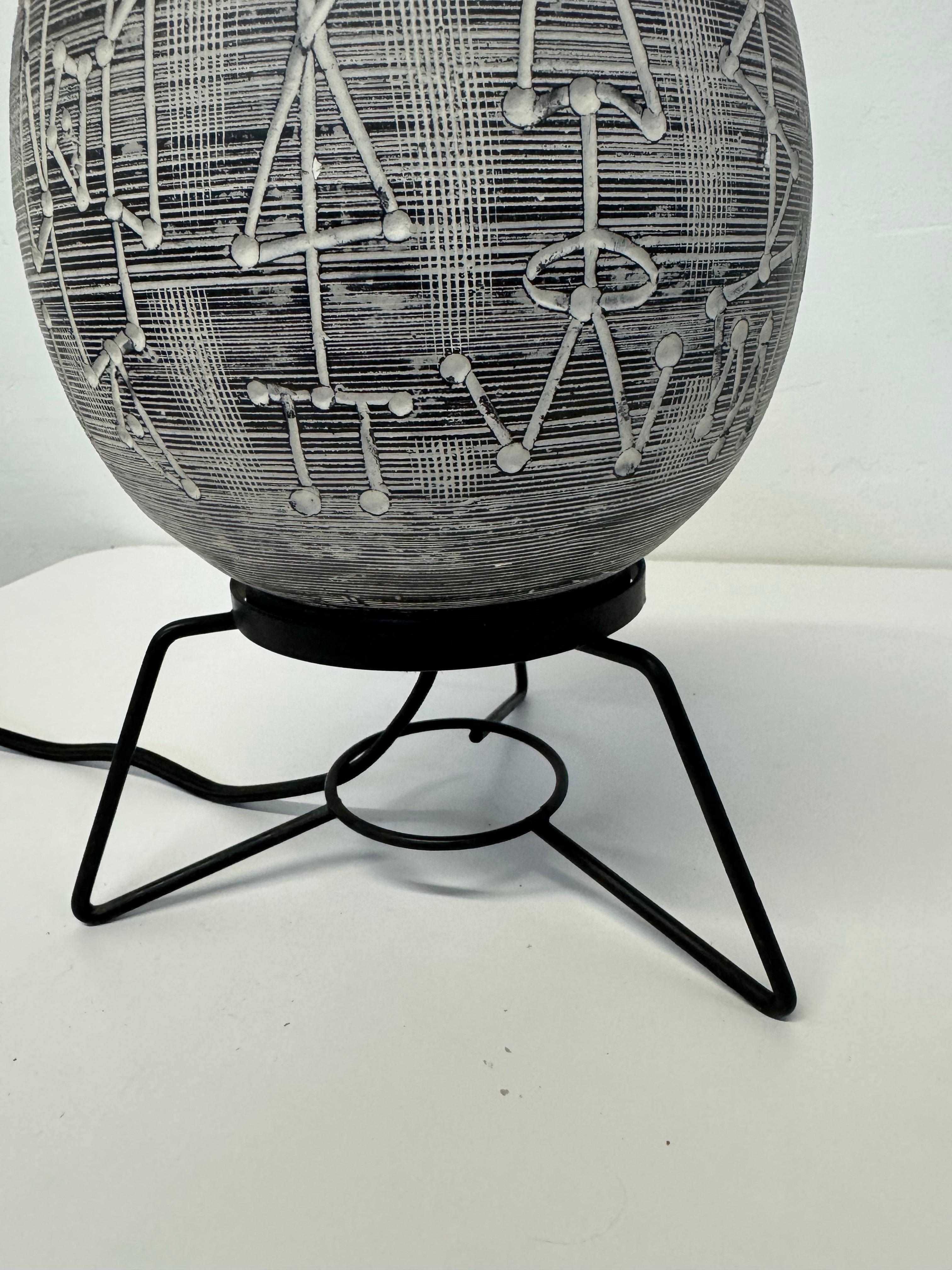 Metal Mid-Century Modern Tribal Motif Table Lamp, FAIP 1960s For Sale