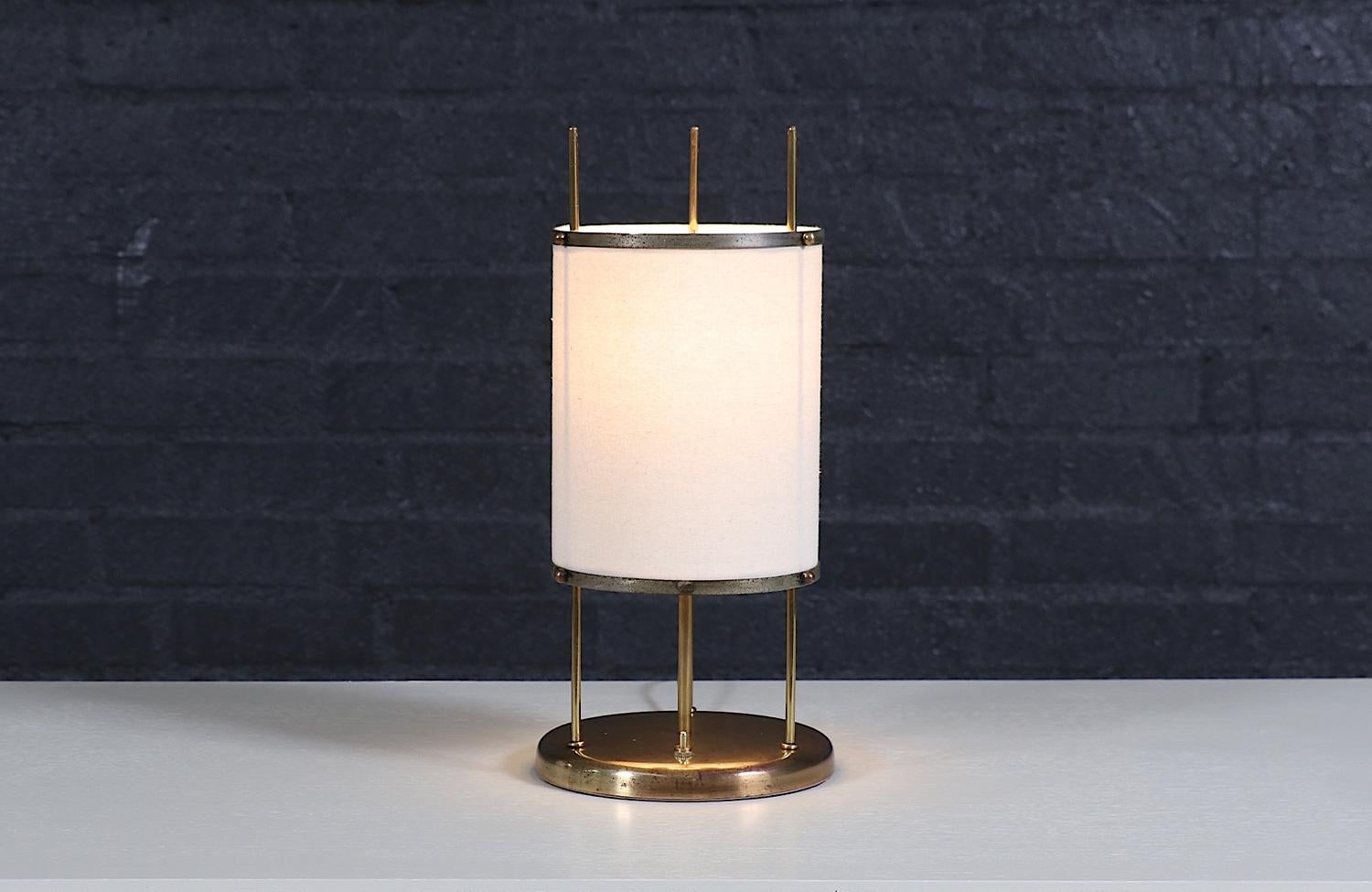 American Mid-Century Modern Trident Column Style Brass Table Lamp For Sale