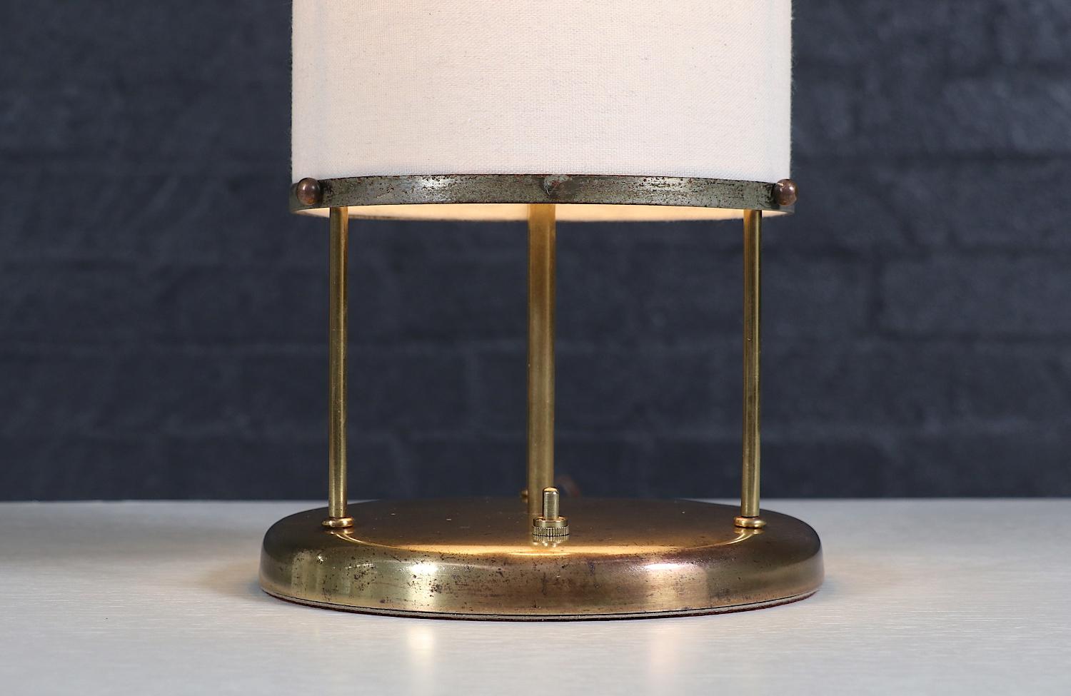 Mid-Century Modern Trident Column Style Brass Table Lamp For Sale 3