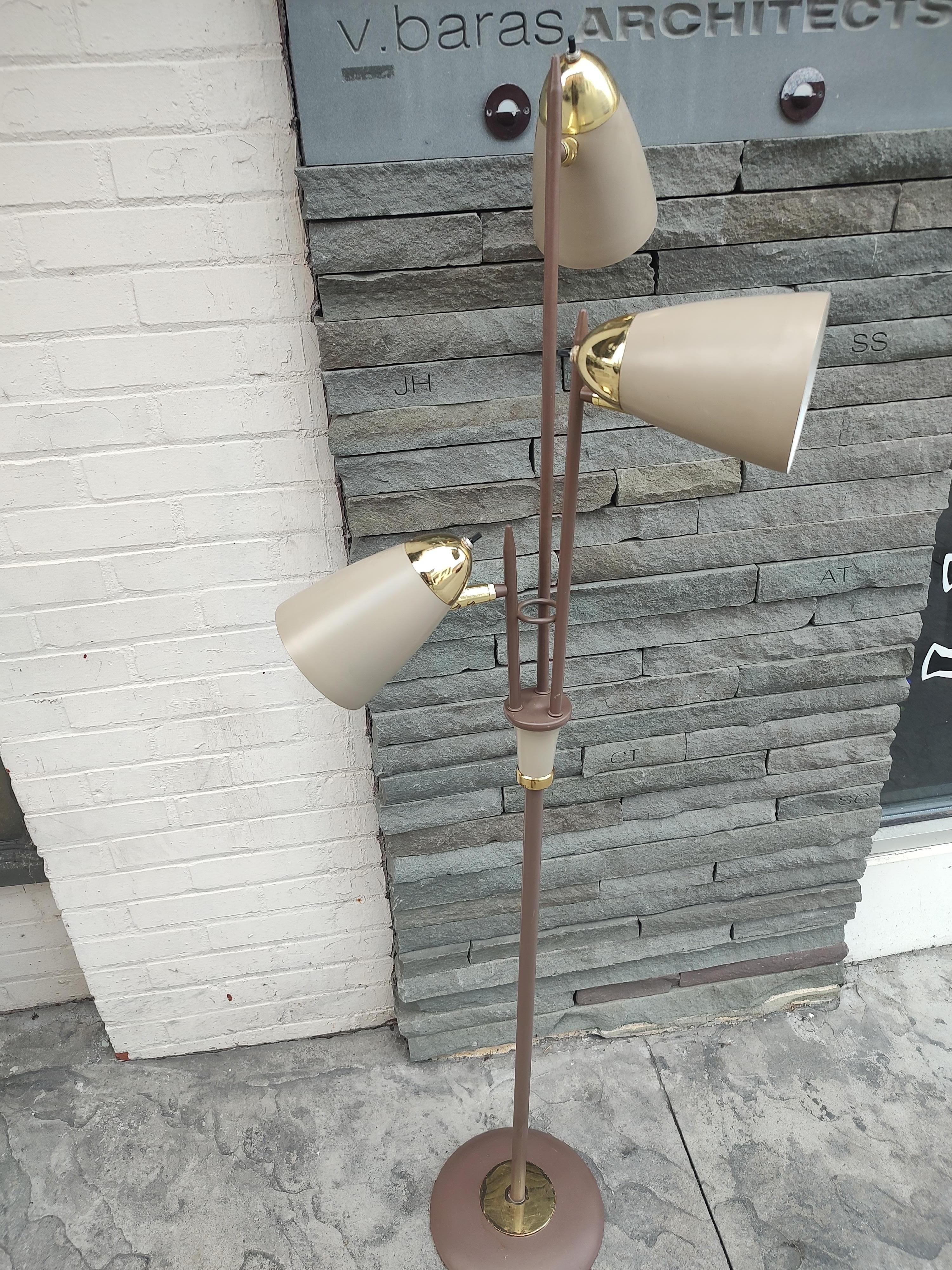 Moderne Triennial-Stehlampe aus der Mitte des Jahrhunderts von Gerald Thurston für Lightolier, C1965 (Metall) im Angebot