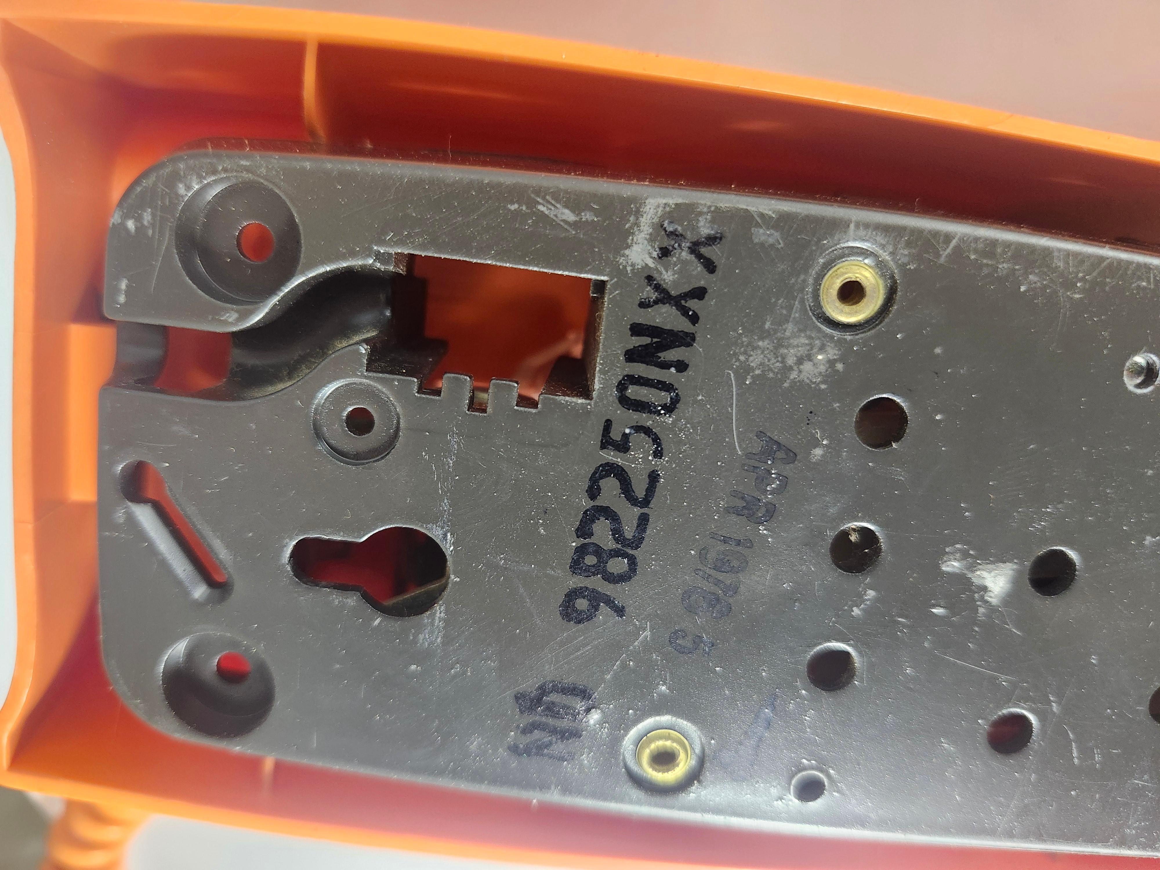 Moderne Trimline Push Button Rotary-Telephones aus der Mitte des Jahrhunderts, 3 Modelle verfügbar (Ende des 20. Jahrhunderts) im Angebot