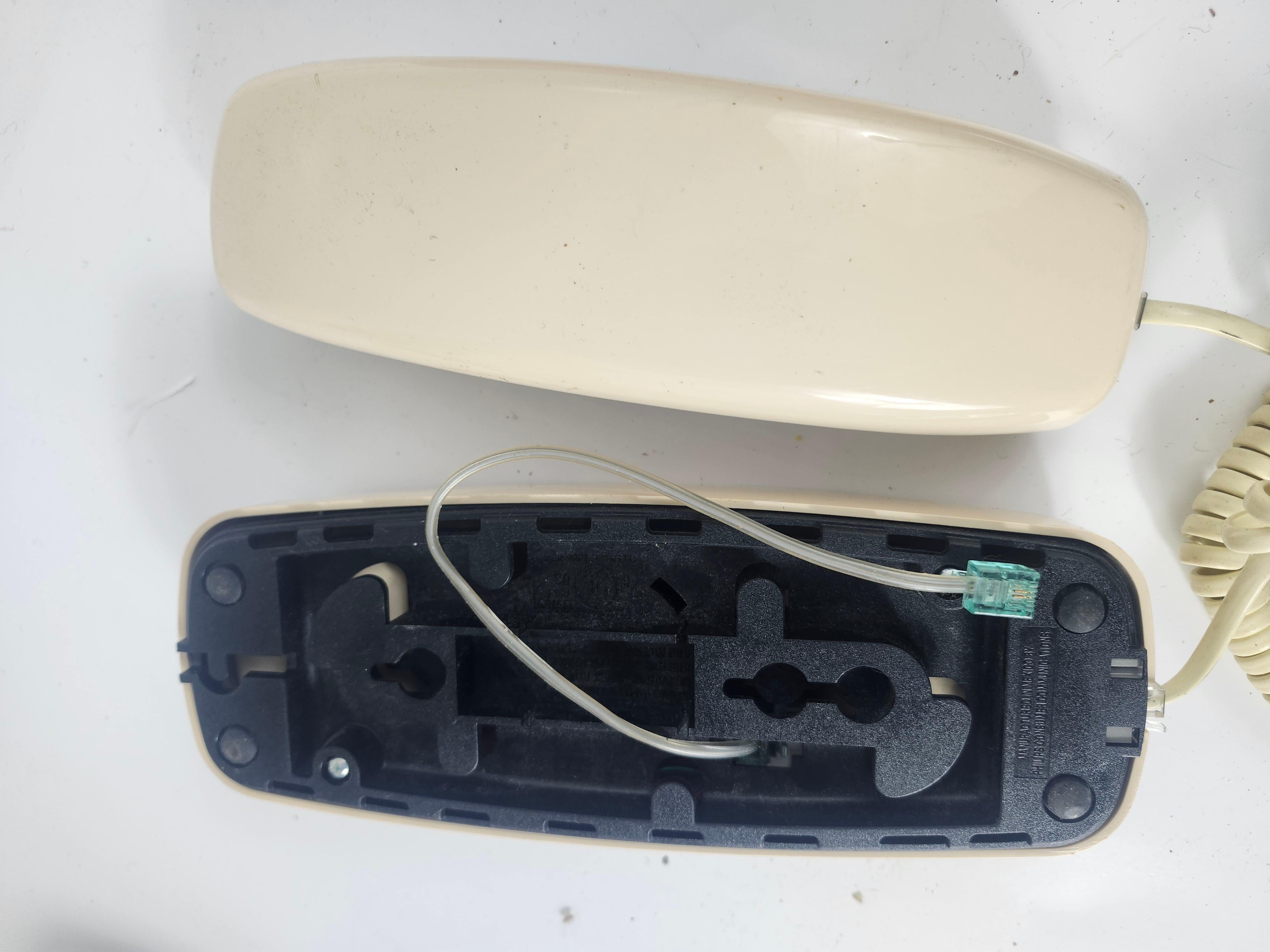 Moderne Trimline Push Button Rotary-Telephones aus der Mitte des Jahrhunderts, 3 Modelle verfügbar (Stahl) im Angebot