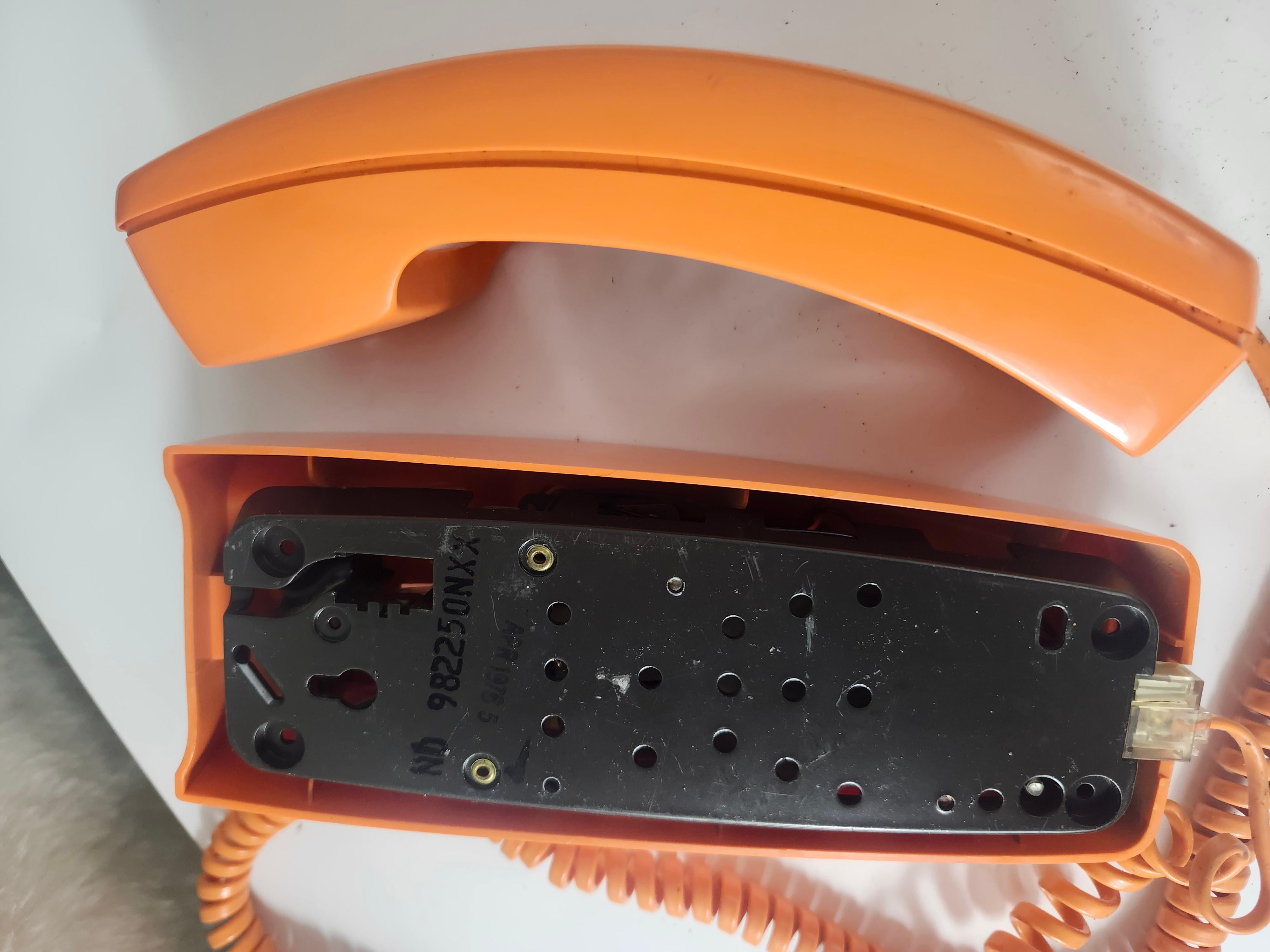 Moderne Trimline Push Button Rotary-Telephones aus der Mitte des Jahrhunderts, 3 Modelle verfügbar im Angebot 1