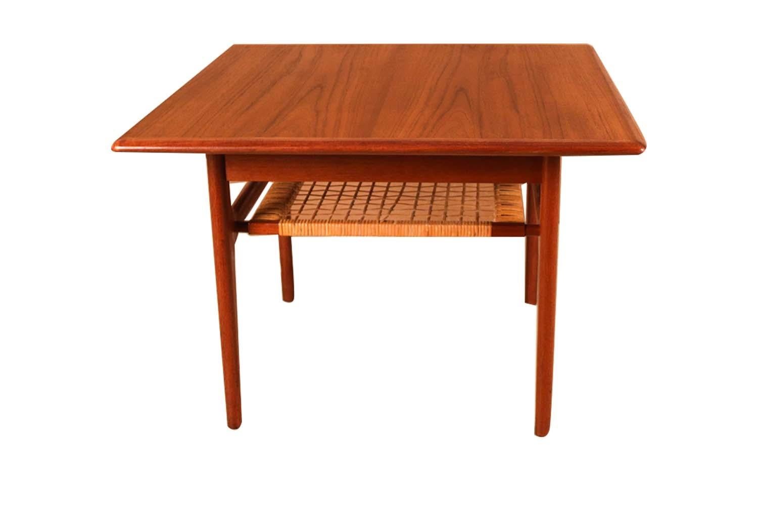 Unknown Mid-Century Modern Trioh Danish Teak End Table For Sale