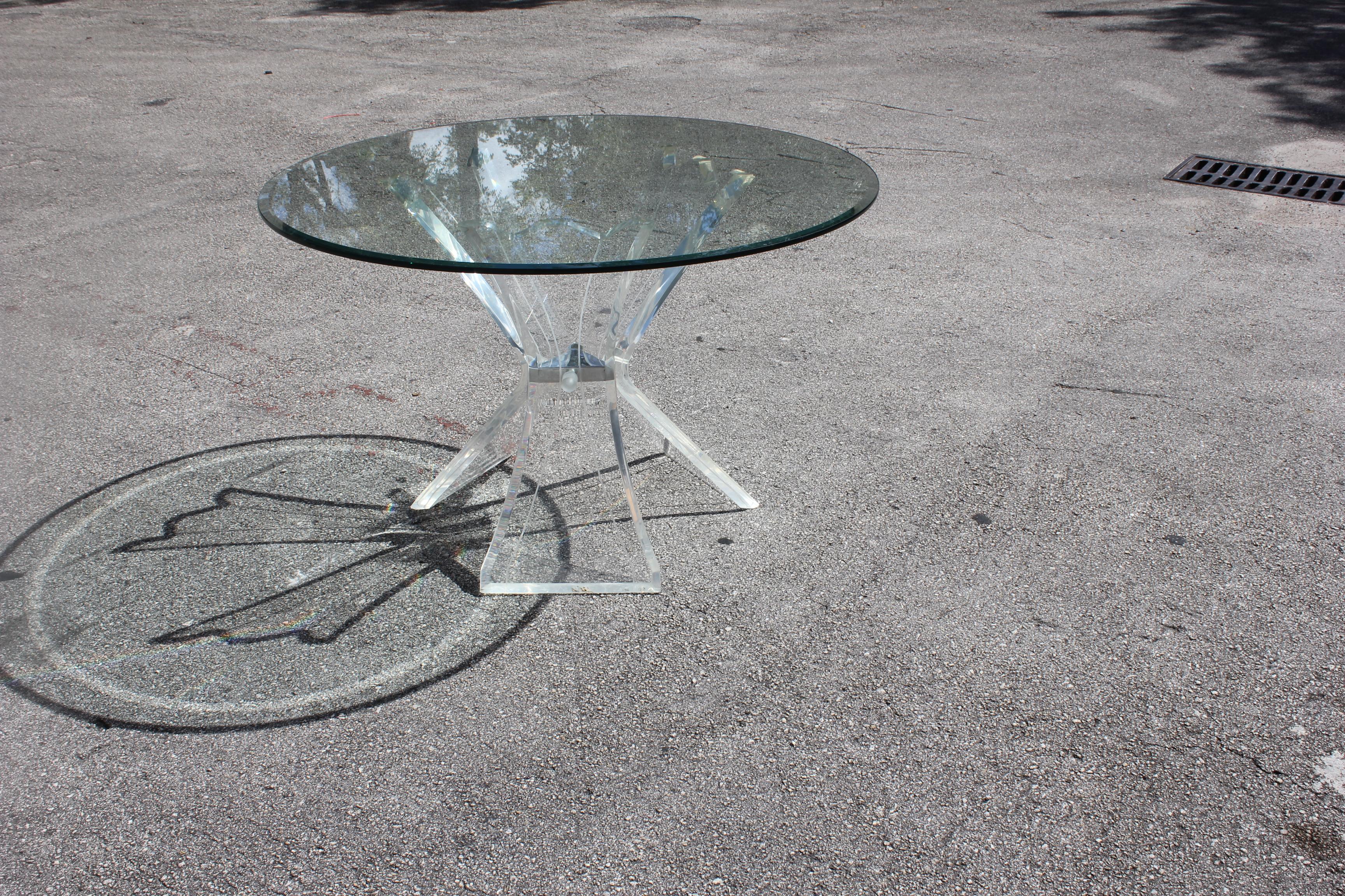 Vintage Mid-Century Modern triple butterfly Lucite dining table or centre table glass top
Beautifully bead blasted to simulate the look of ICE that highlights a unique style, also in the centre it has a triangular piece of Lucite with glass mirror
