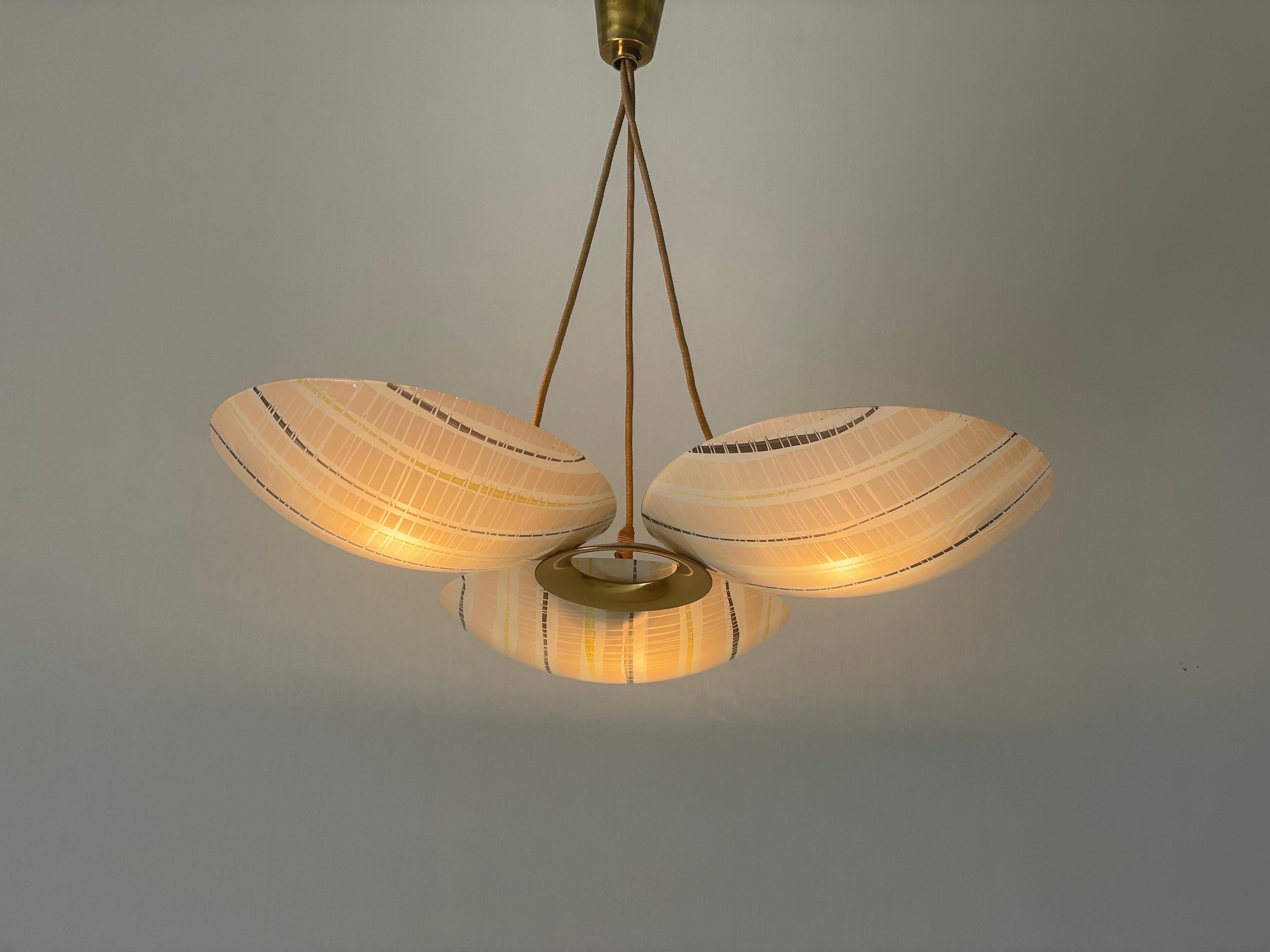 Lampada da soffitto in vetro a tripla ciotola colorata, Modern Color, 1950, Germania in vendita 3