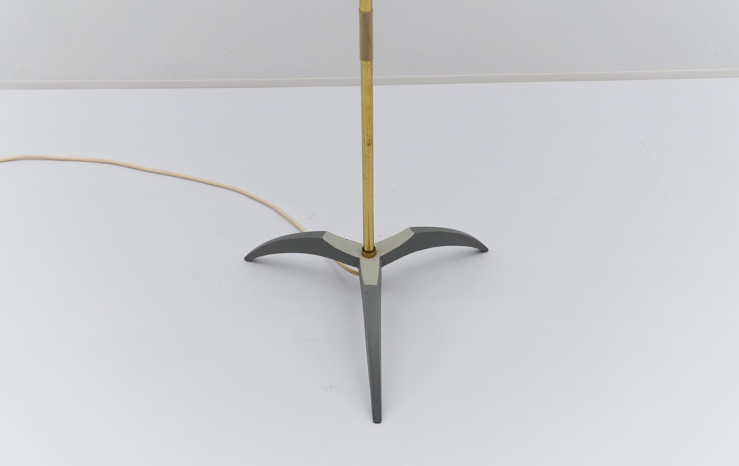 Mid-Century Modern Tripod Brass Floor Lamp, 1950s Italy For Sale 6