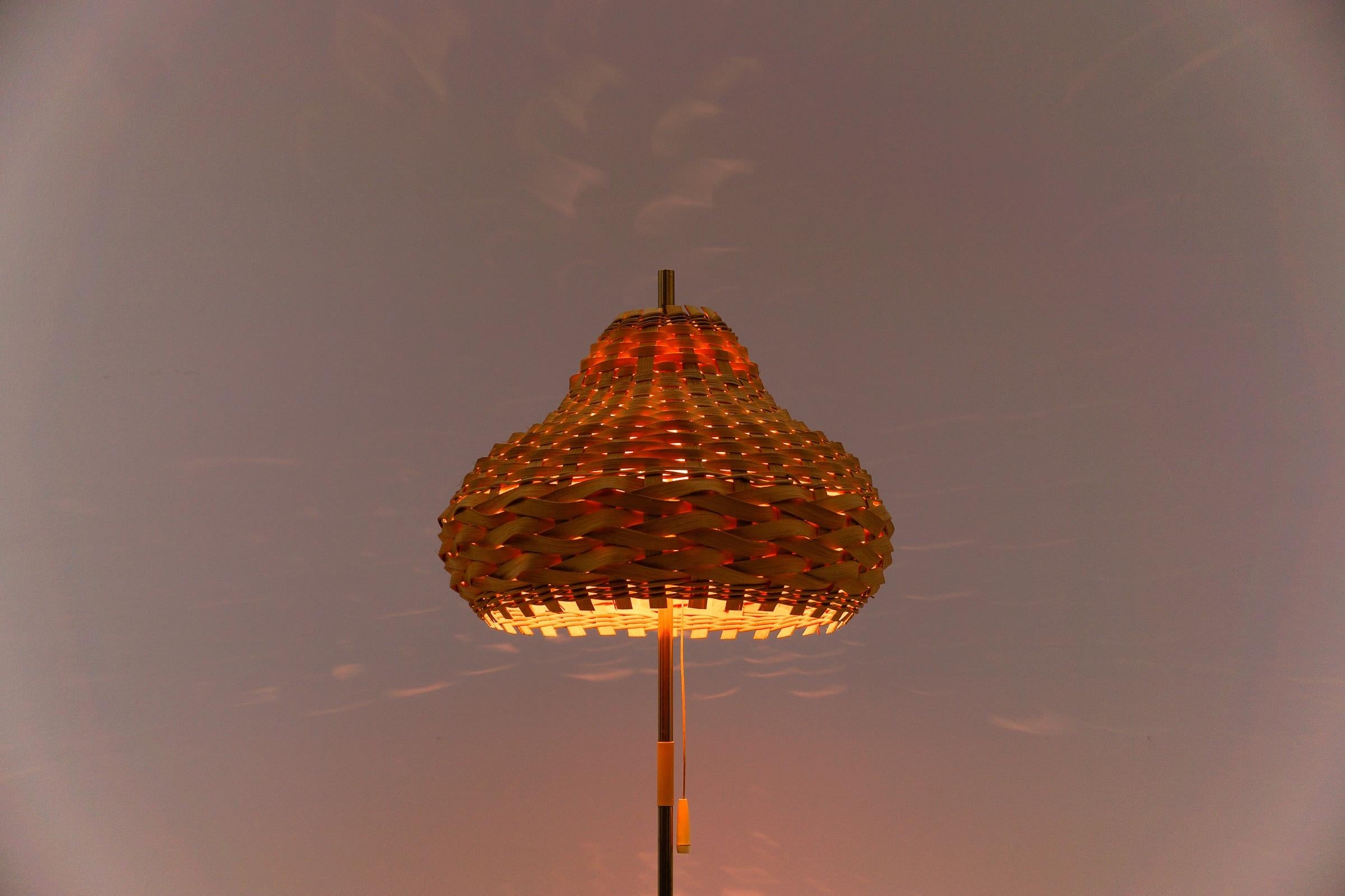 Mid-Century Modern Tripod Brass Floor Lamp, 1950s Italy For Sale 1