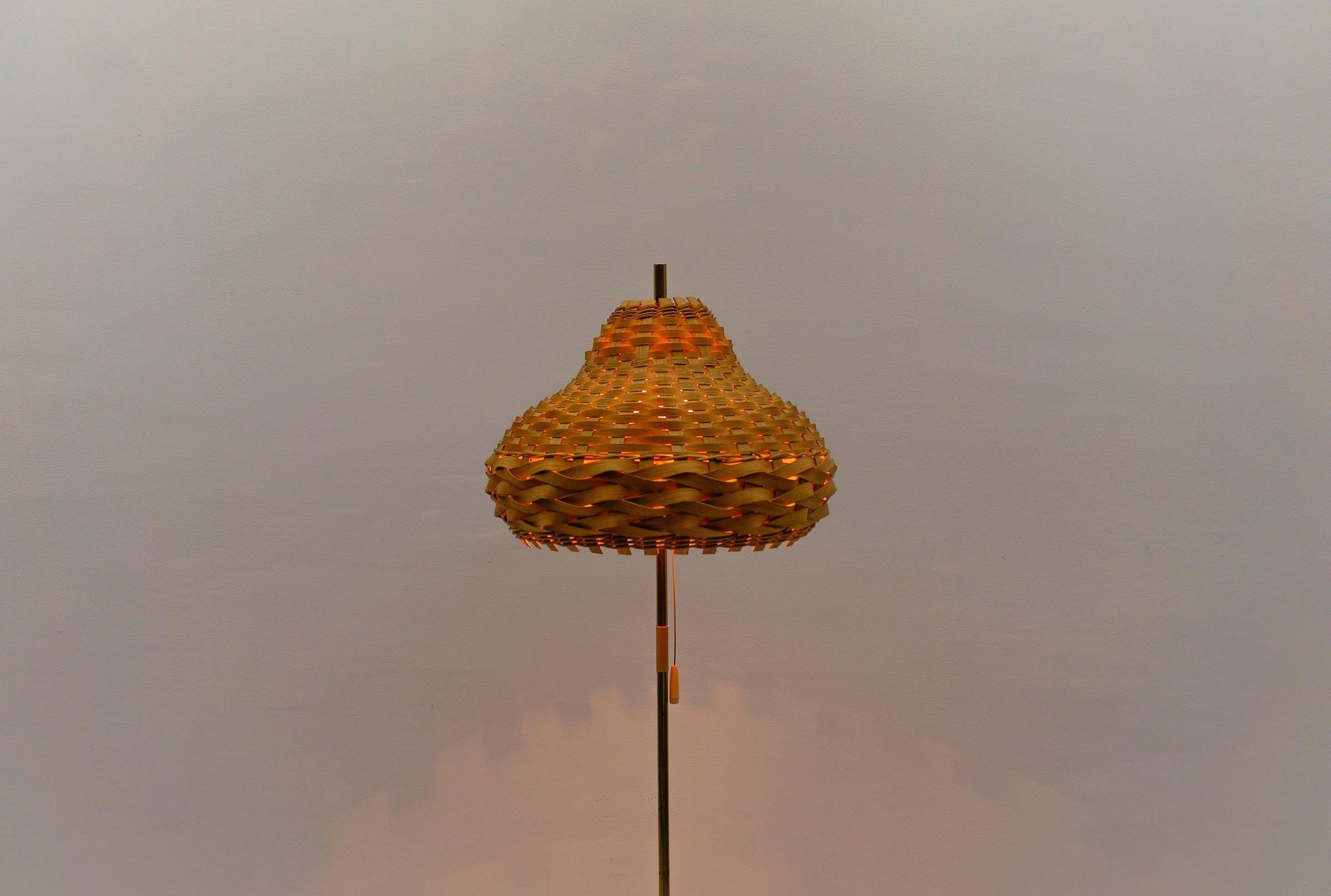 Mid-Century Modern Tripod Brass Floor Lamp, 1950s Italy For Sale 2