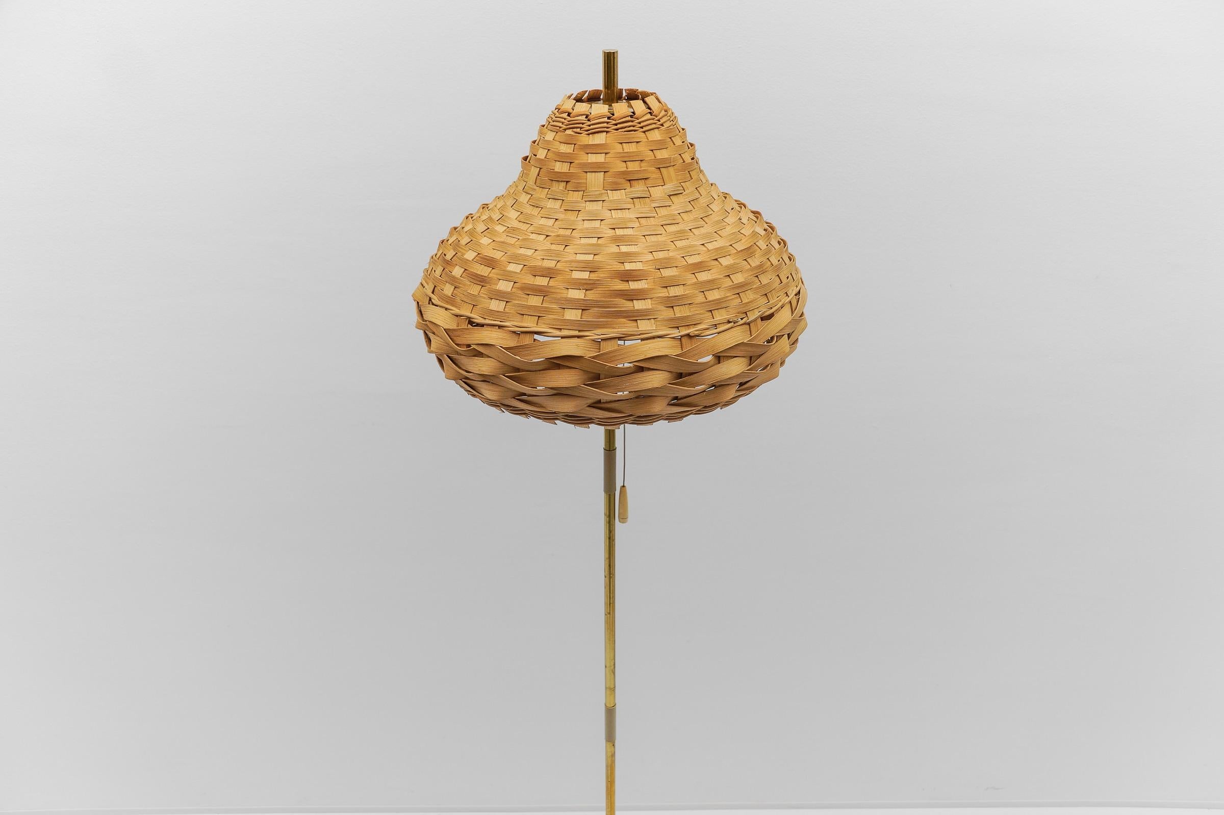 Mid-Century Modern Tripod Brass Floor Lamp, 1950s Italy For Sale 3