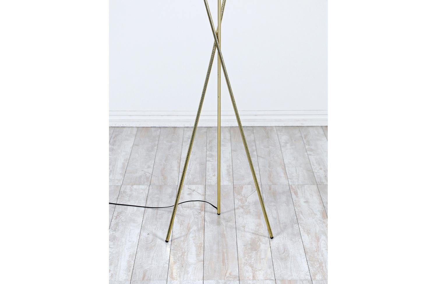 Mid-Century Modern Tripod Brass Floor Lamp In Excellent Condition For Sale In Los Angeles, CA
