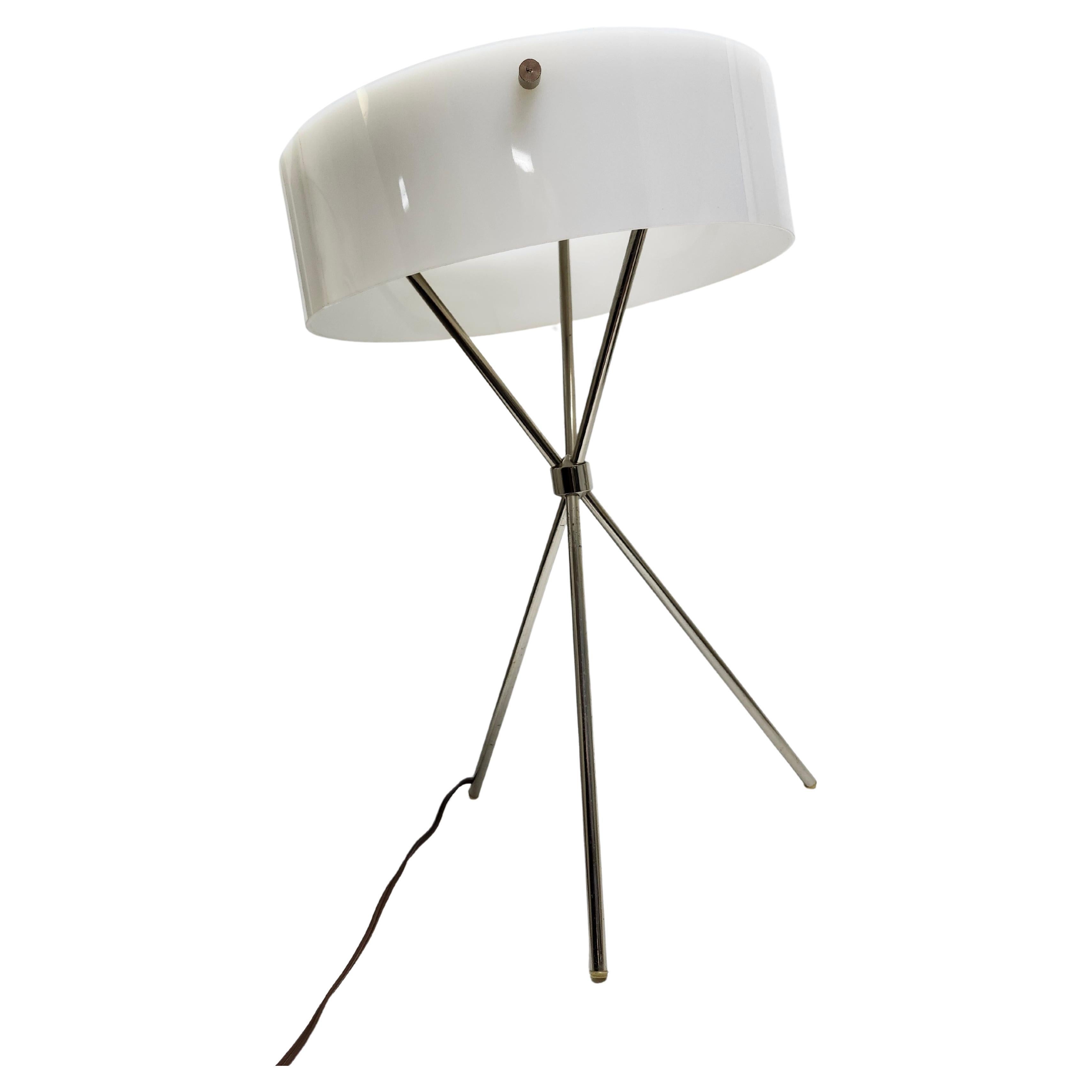 Mid Century Modern Tripod Plexi Table Lamp by T H Robsjohn Gibbings In Good Condition For Sale In Port Jervis, NY