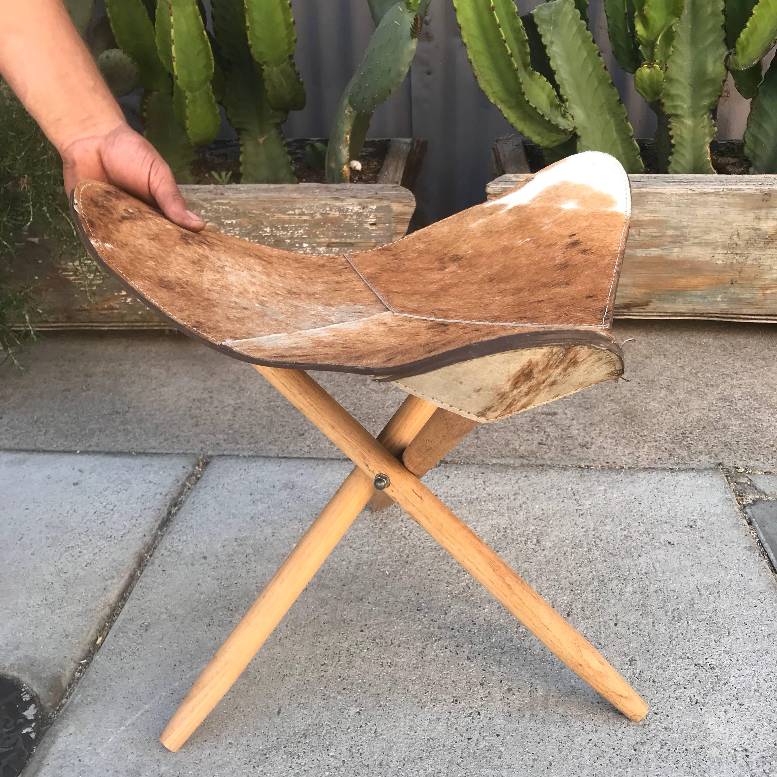 Mid-Century Modern Tripod Stool with Cowhide In Good Condition In Chula Vista, CA