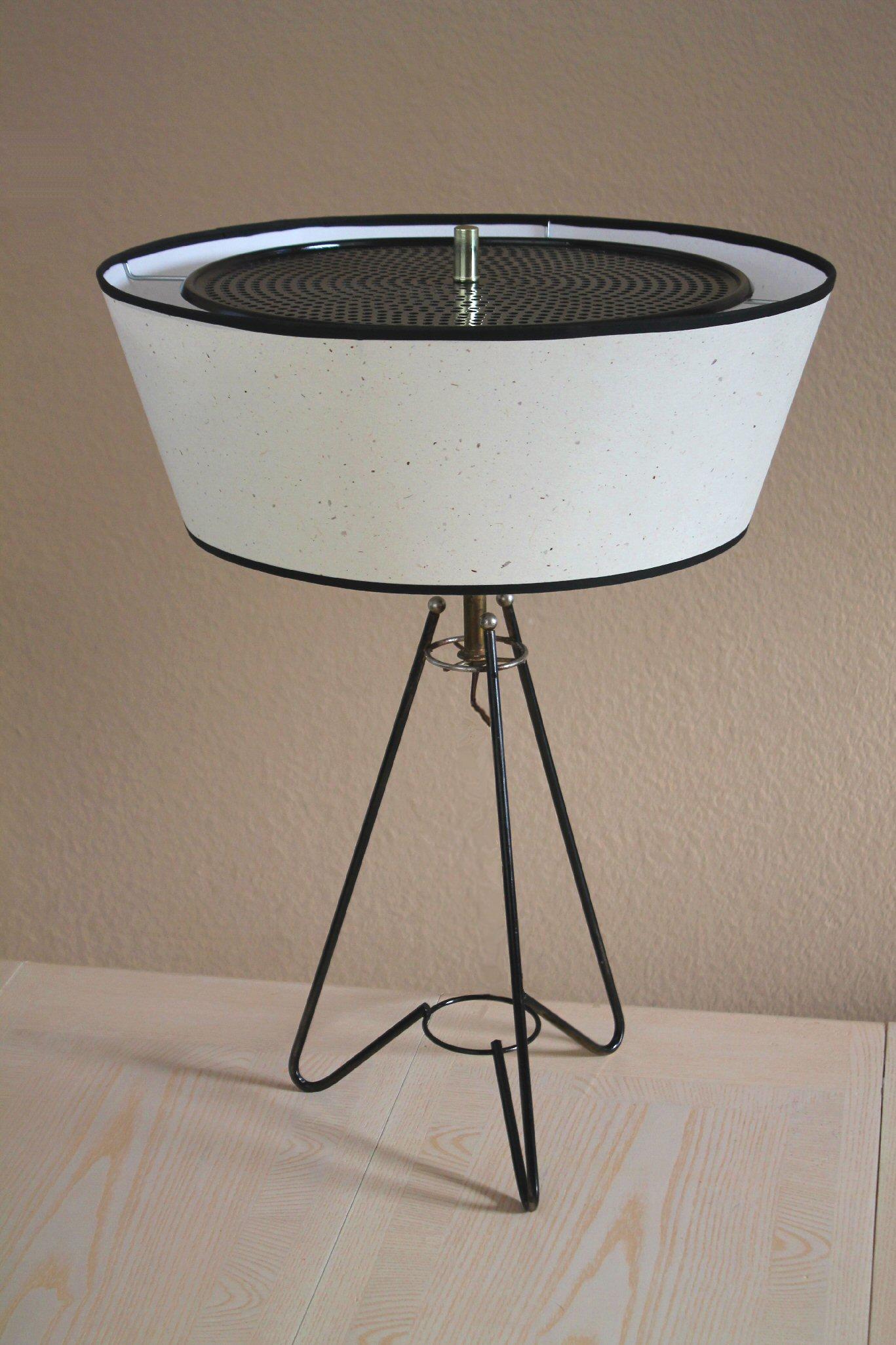 ICONIC POPULUXE!


  
MID CENTURY MODERN
WROUGHT IRON METAL
TRIPOD / HAIRPIN
TABLE LAMP!

ATOMIC AGE STYLE!

STUNNING!

Attributed to Yasha Heifetz


( DIMENSIONS:  APPROX. 27