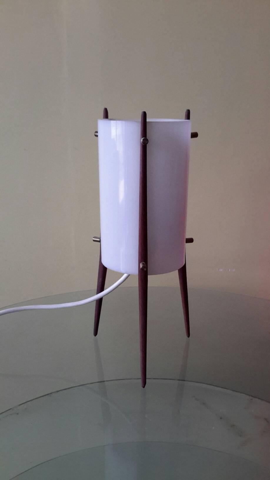 Italian Mid-Century Modern Tripod Table Lamp by Alfaplex Milano, Italy, 1960 For Sale