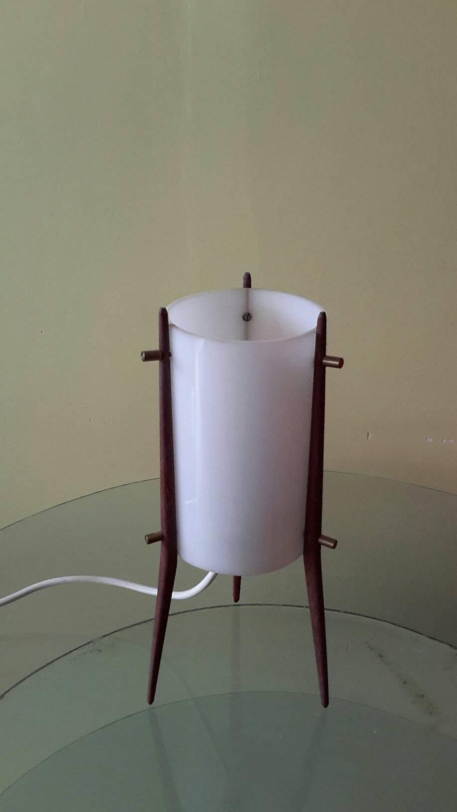 Mid-Century Modern Tripod Table Lamp by Alfaplex Milano, Italy, 1960 In Good Condition For Sale In Paris, FR