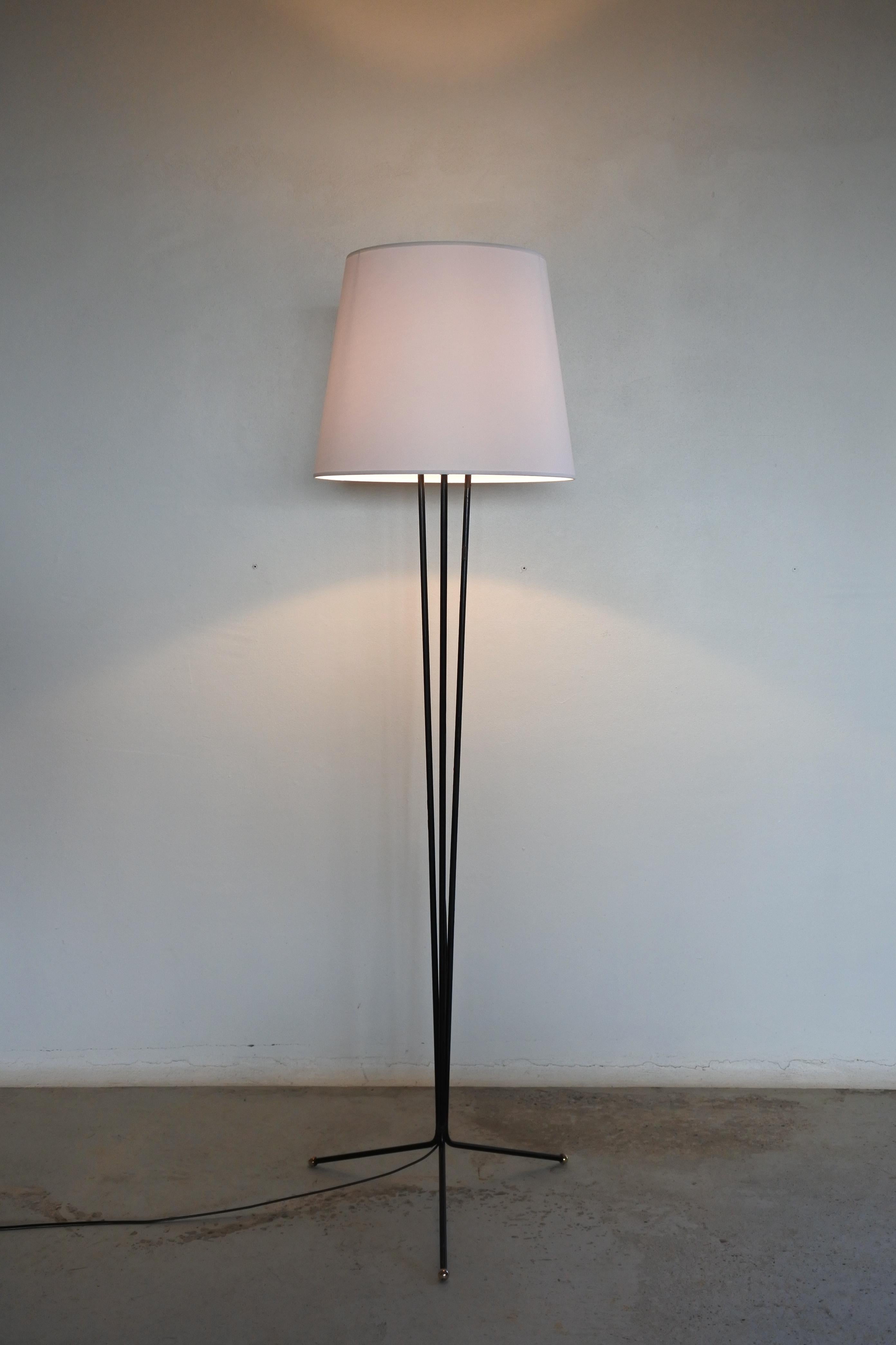 French Mid-Century Modern Tripode Floor Lamp in Lacquered Metal & Brass, France, 1950s