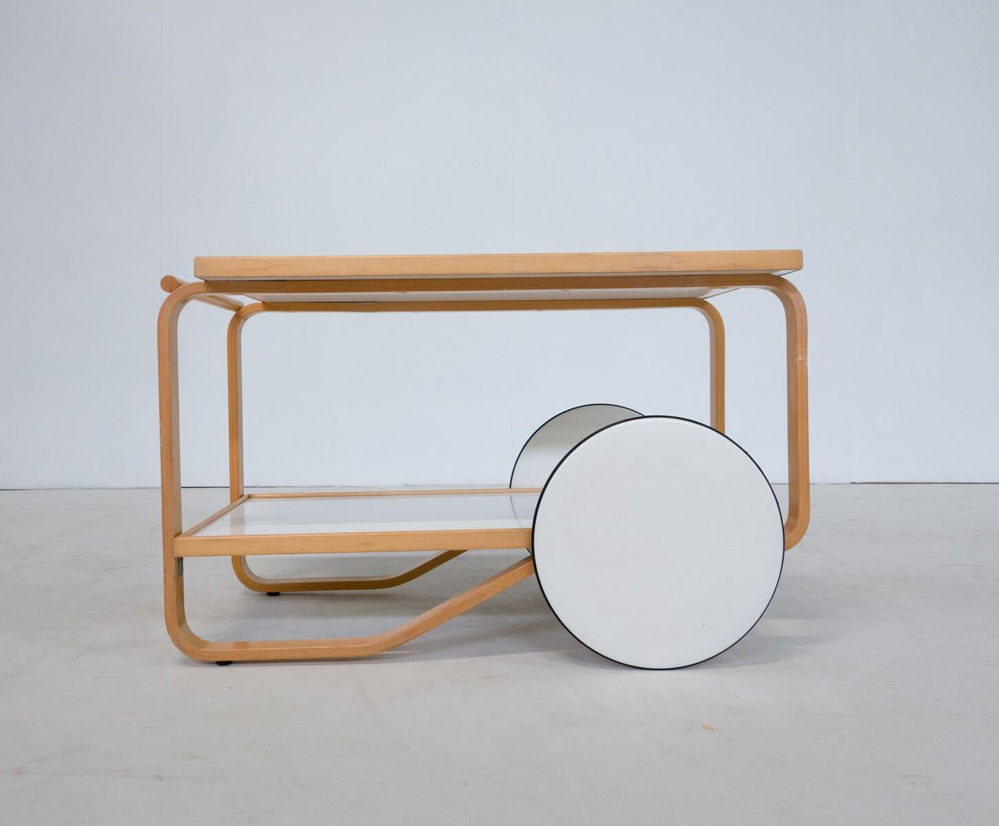 Bois Chariot de voyage moderne du milieu du siècle 901 d'Alvar Aalto, années 1950 en vente