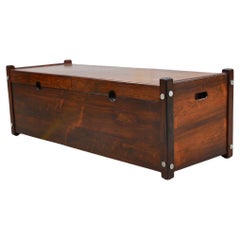 Baúl Moderno de Mediados de Siglo Modelo "Sabara" en Madera de Sergio Rodrigues, 1965