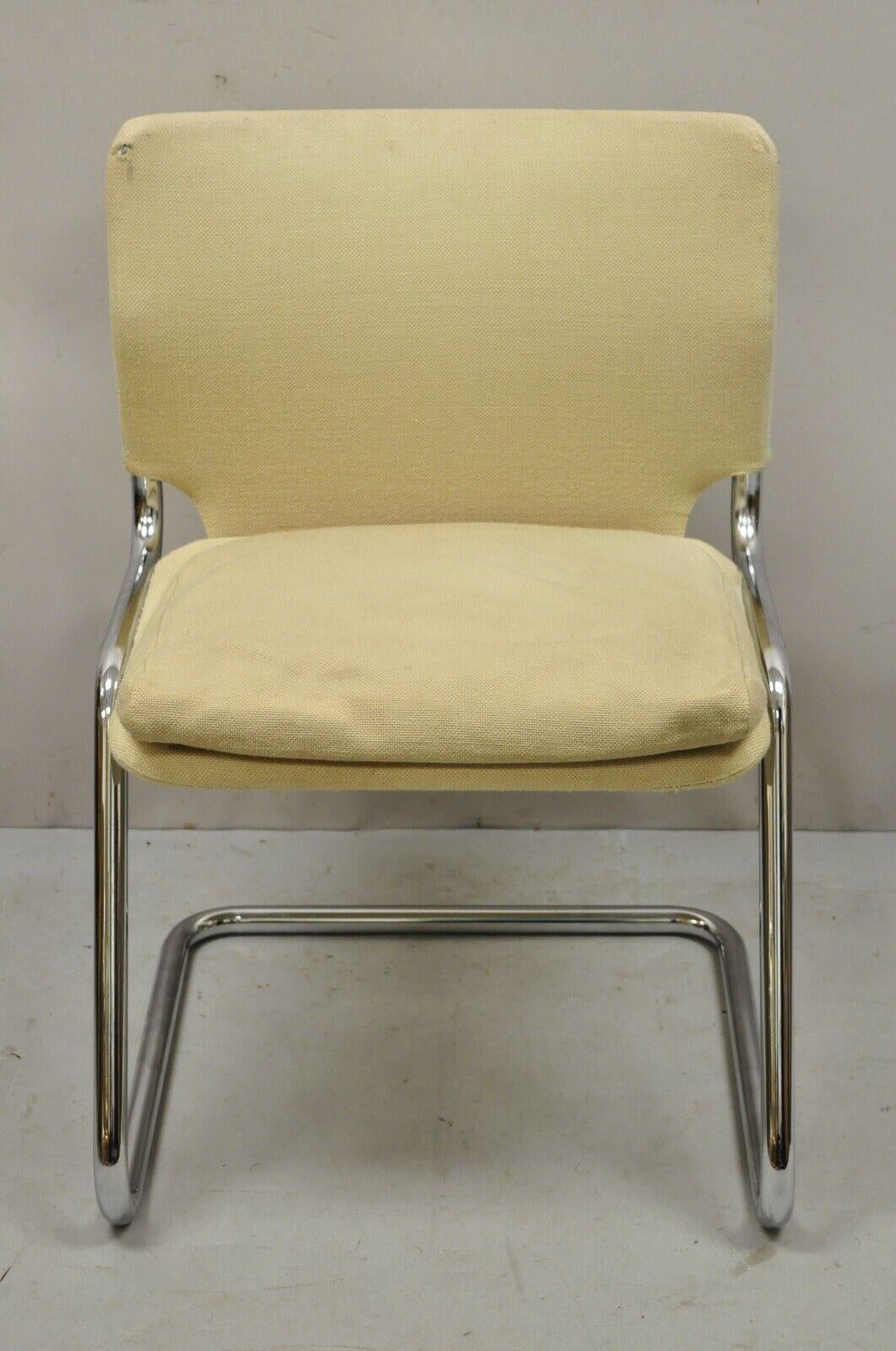 Mid-Century Modern tubular chrome cantilever side chair with burlap seat. Item features tubular chrome frame, canvas seat, very nice vintage item, great style and form. Circa 1970. Measurements: 29