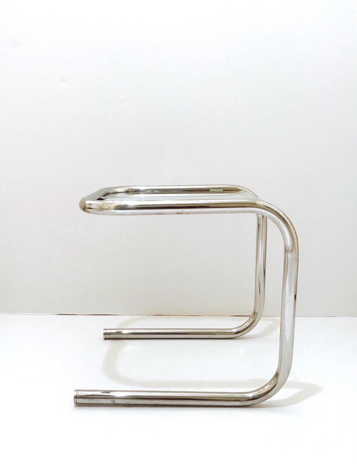 Bauhaus Mid-Century Modern Tubular Chrome Side Table in the Style of Thonet, 1960s