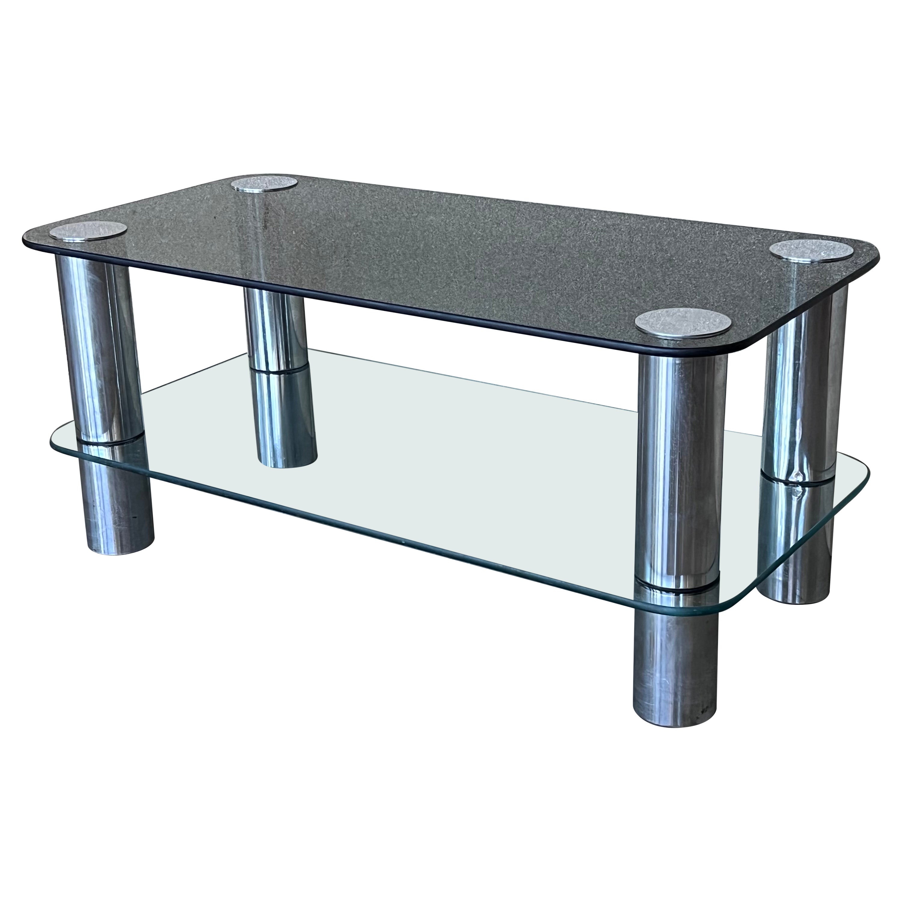 Table basse à deux niveaux en chrome tubulaire, moderne du milieu du siècle dernier, avec plateau en verre fumé