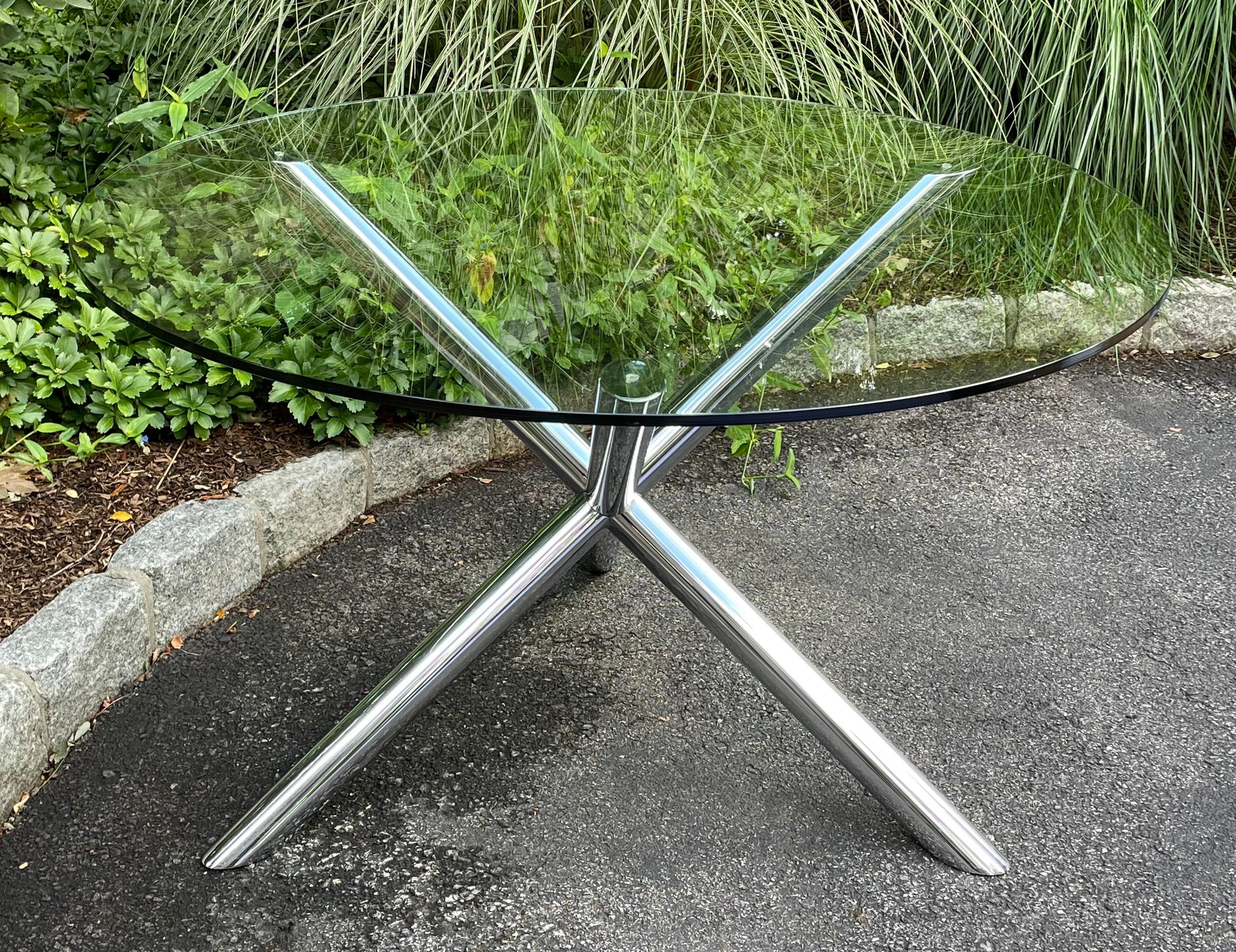 Very cool X base tubular chrome base dining table in the style of Milo Baughman. New half inch thick tempered clear glass top. Tubular chrome base is original with minor fading and blemishes, no dents or significant scratches, please see photos.
   