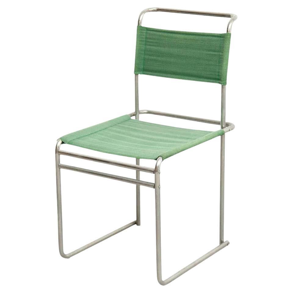 Mid-Century Modern tubular steel chair with green fabric.
By unknown manufacturer from France, circa 1950.

In original condition, with minor wear consistent with age and use, preserving a beautiful