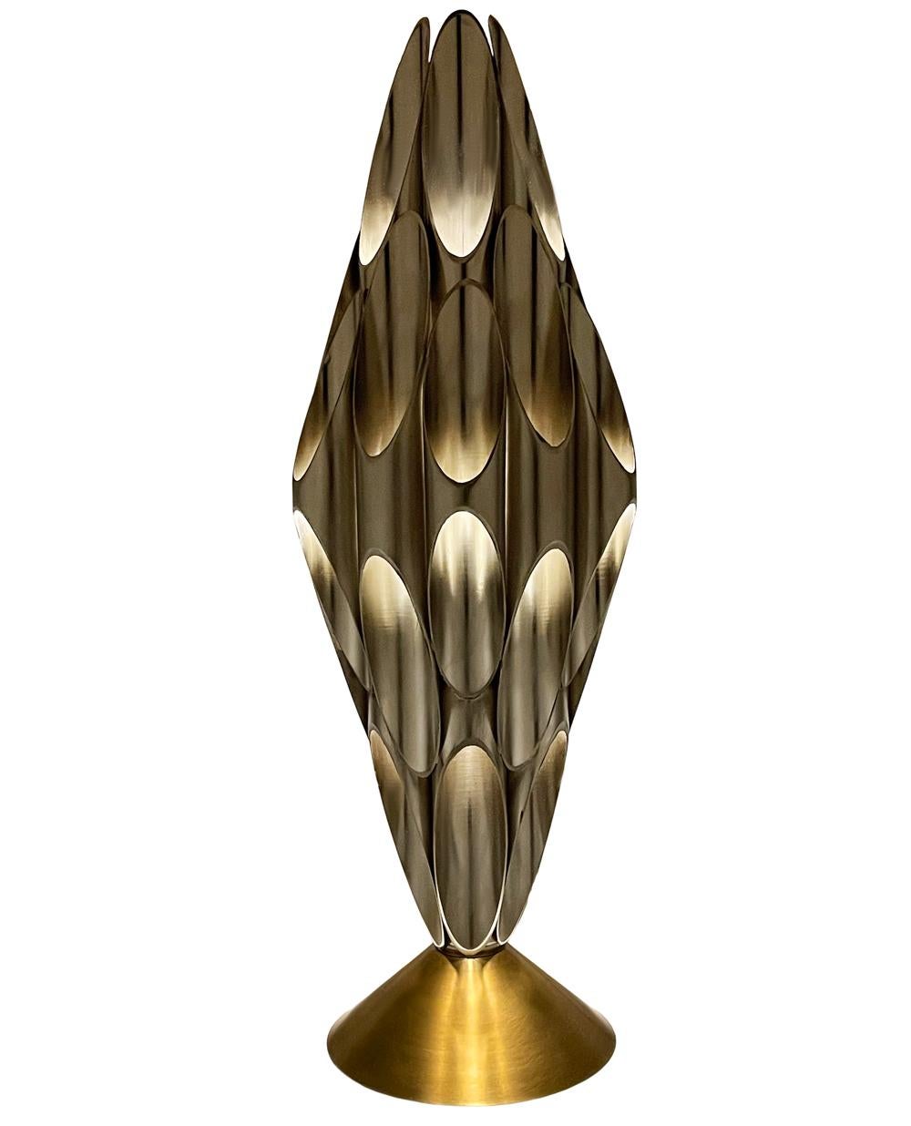 Contemporary Mid-Century Modern Tubular Table Sculpture Lamp in Brass & White After Rougier For Sale