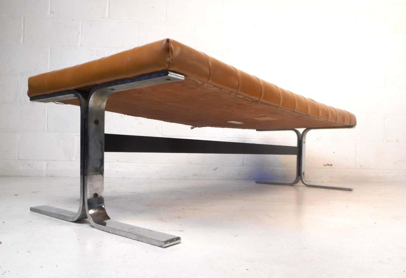 Mid-Century Modern Tufted Bench by Meuller Furniture In Good Condition For Sale In Brooklyn, NY