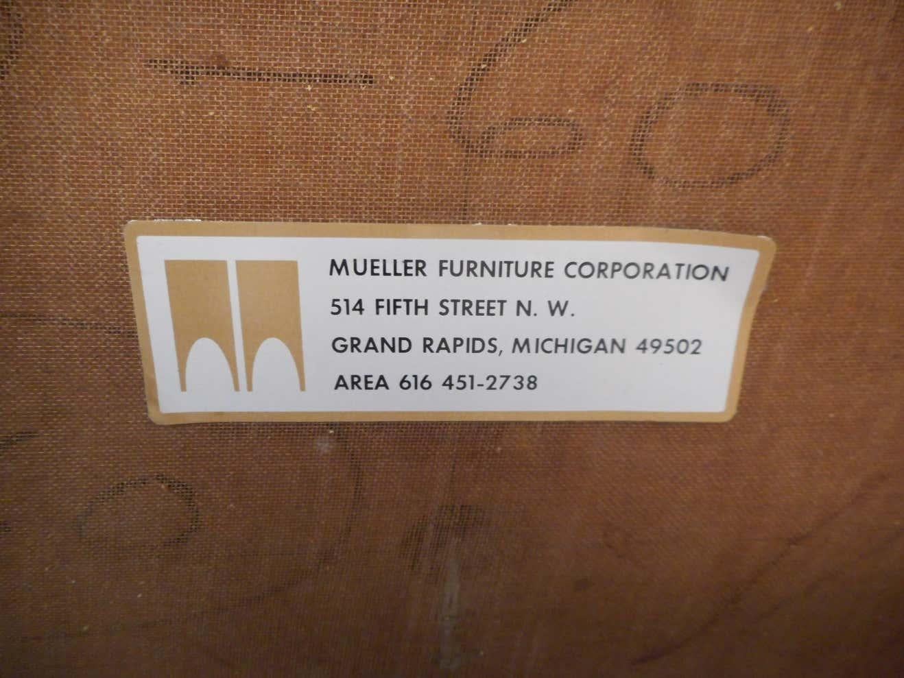 Banc touffeté de style mi-siècle moderne par Meuller Furniture en vente 1