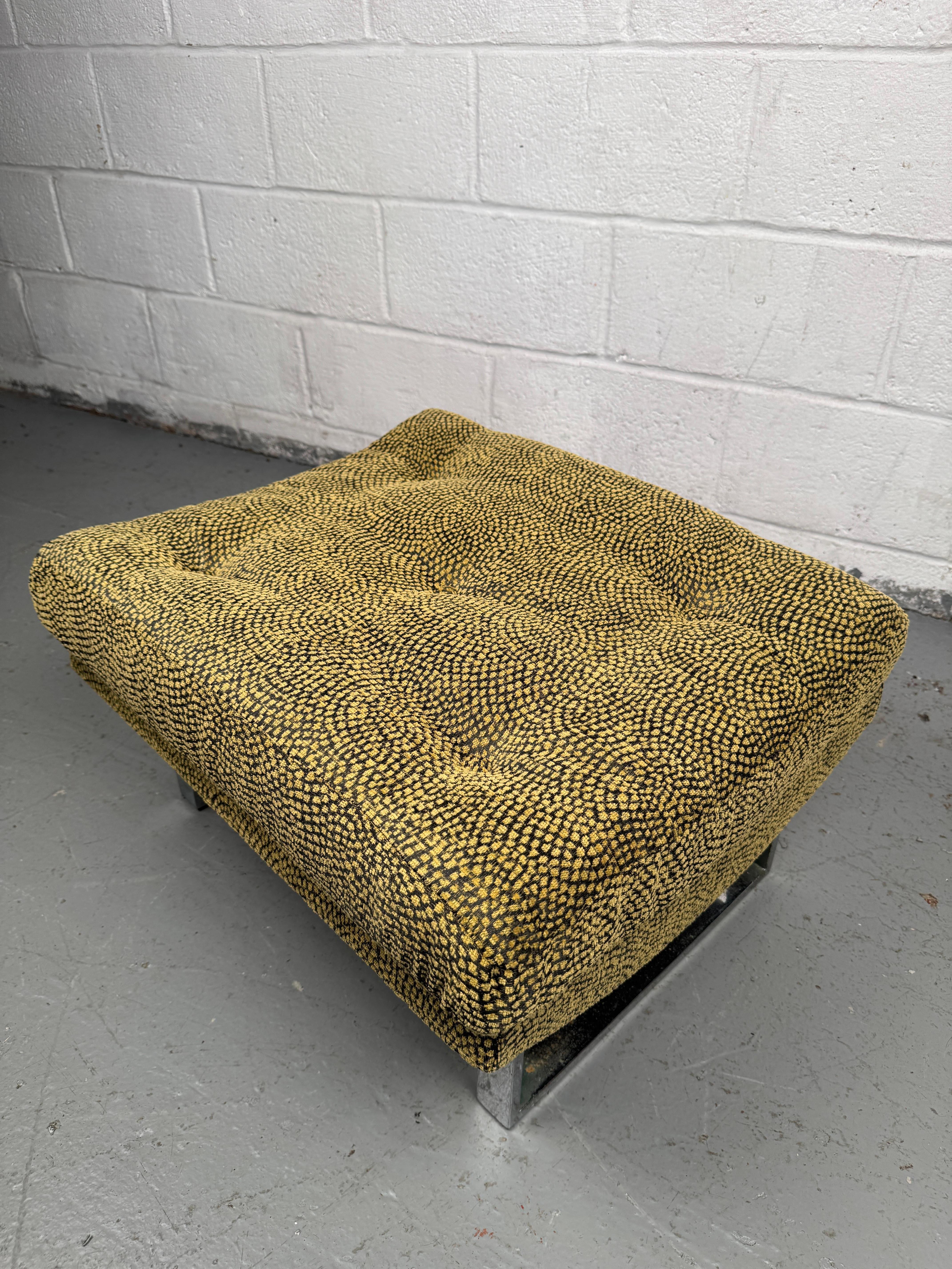 Mid-Century Modern Tufted Flat Bar Lounge Stühle w / Ottoman im Angebot 13