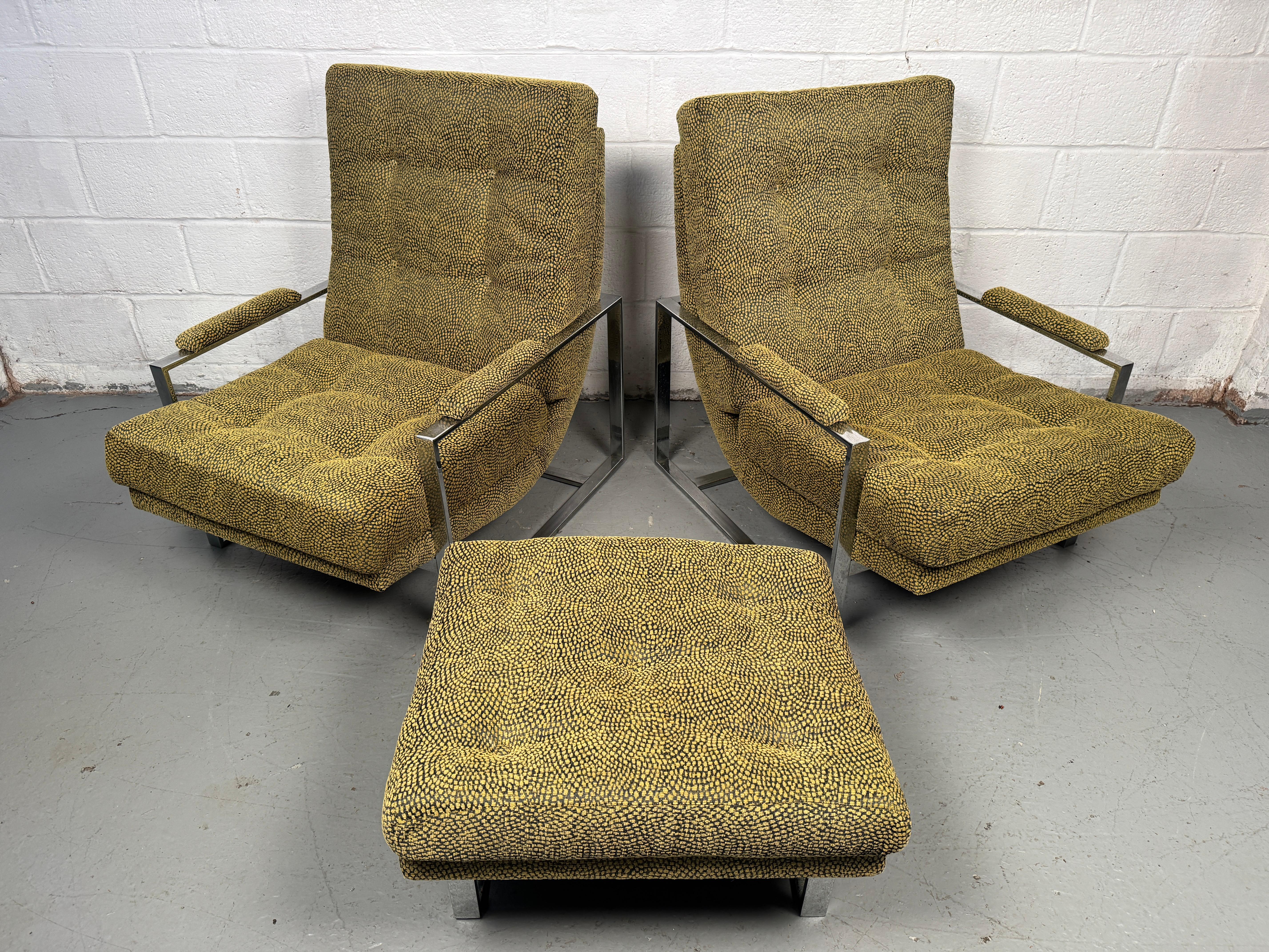 Mid-Century Modern Tufted Flat Bar Lounge Stühle w / Ottoman (Moderne der Mitte des Jahrhunderts) im Angebot
