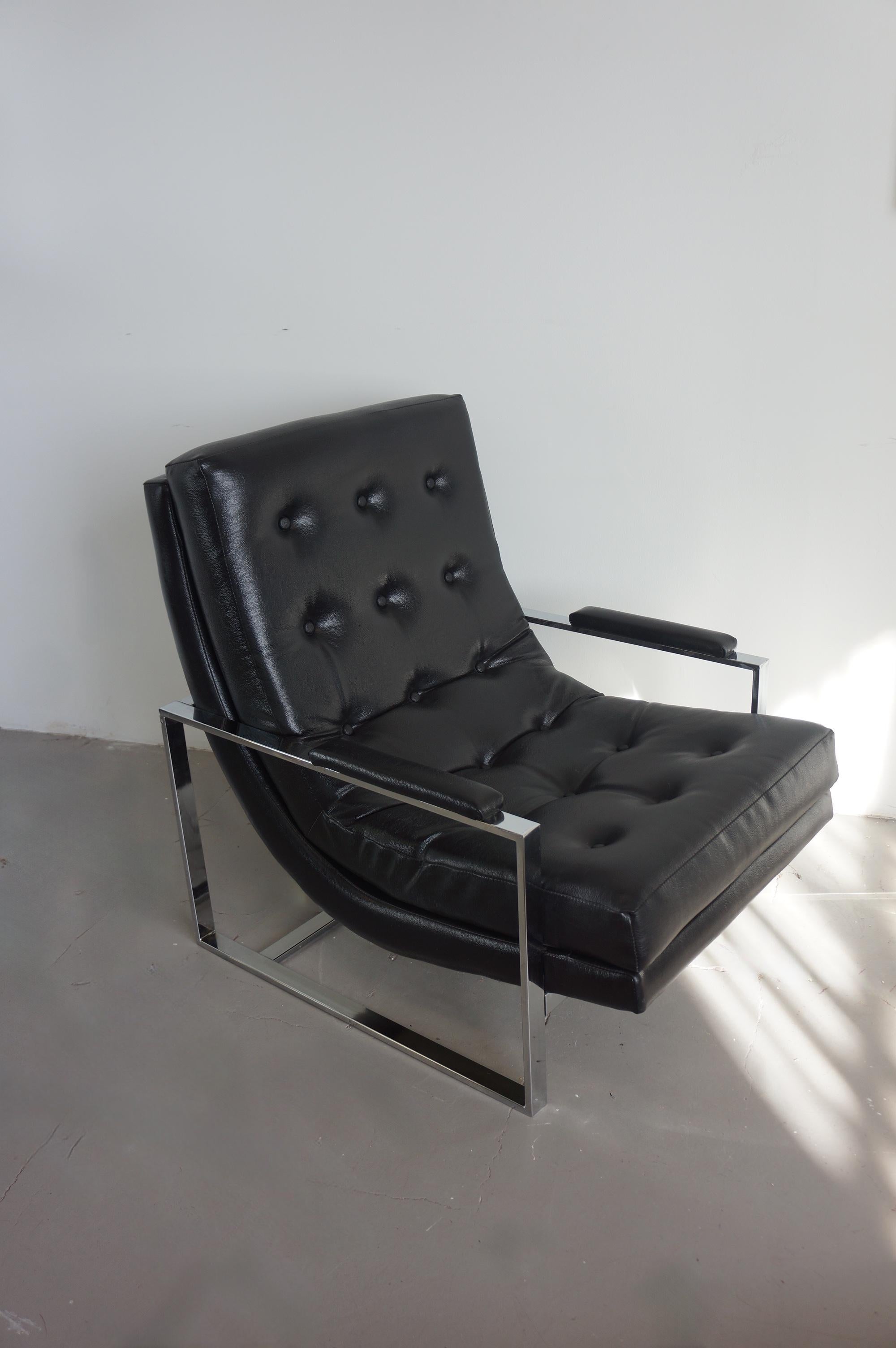 Mid-Century Modern Mid-century Modern Tufted Leather and Chrome Lounge Chair For Sale