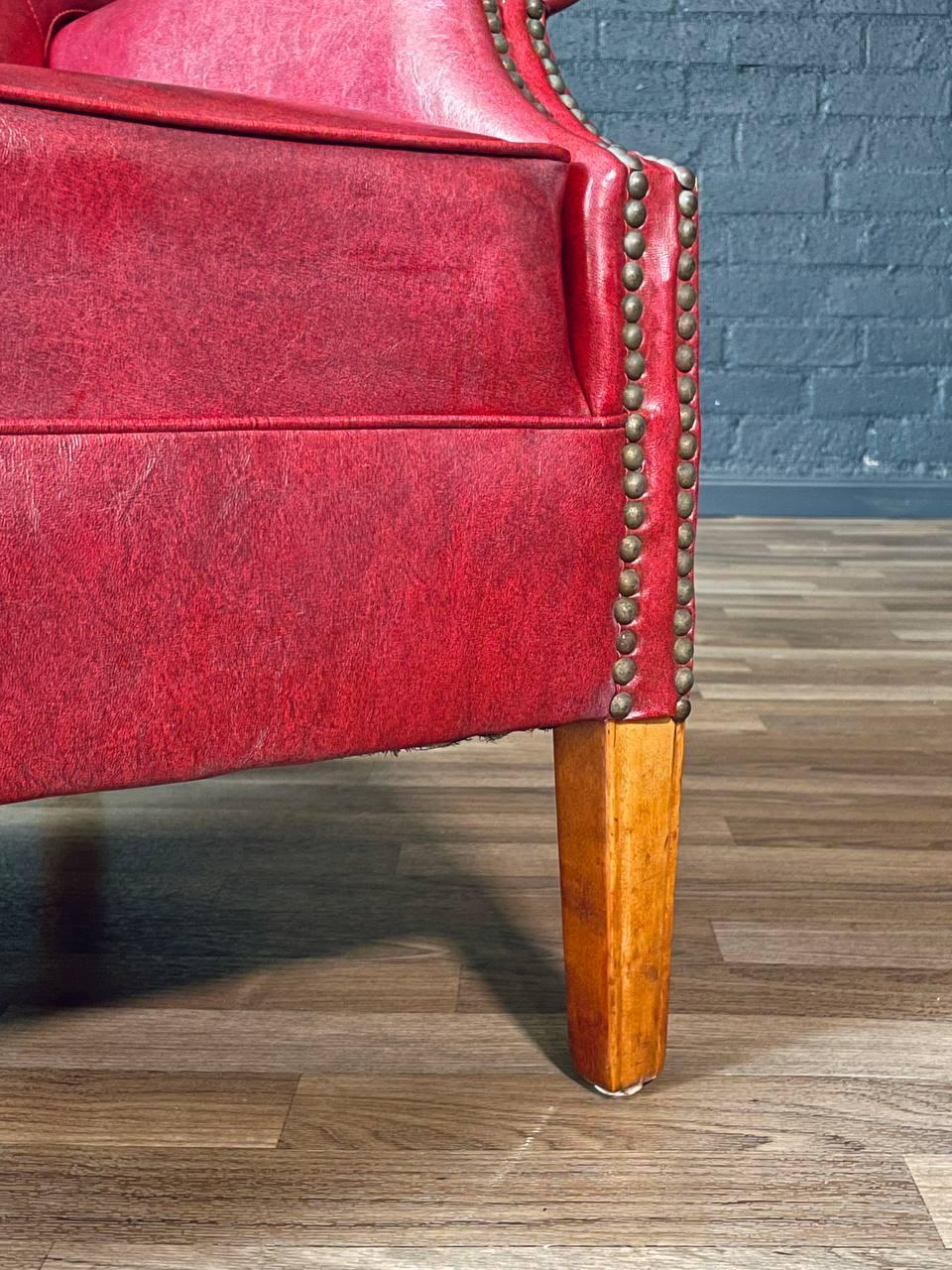 Sedia da salotto con imbottitura in stile Mid-Century Modern con chiodini in ottone in vendita 2