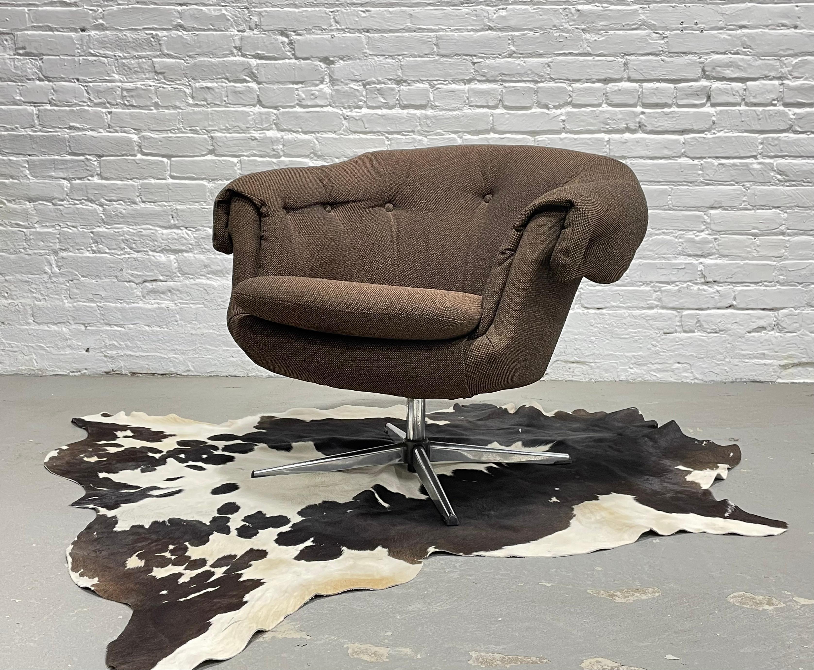 Mid-Century Modern Tufted Overman Pod Lounge Chair In Good Condition In Weehawken, NJ