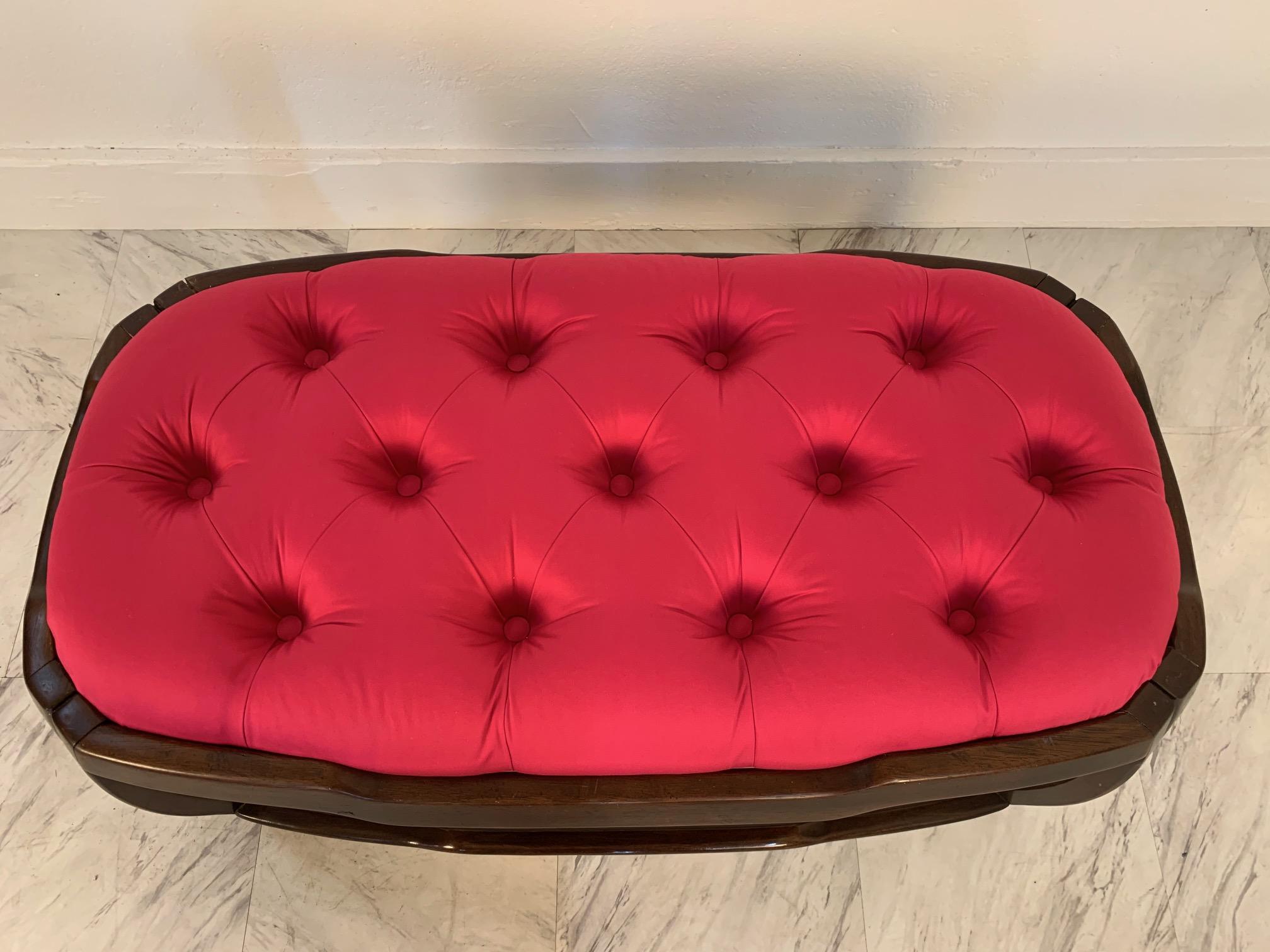 Panca imbottita con rivestimento in tufting in stile Mid-Century Modern In condizioni buone in vendita a New York, NY