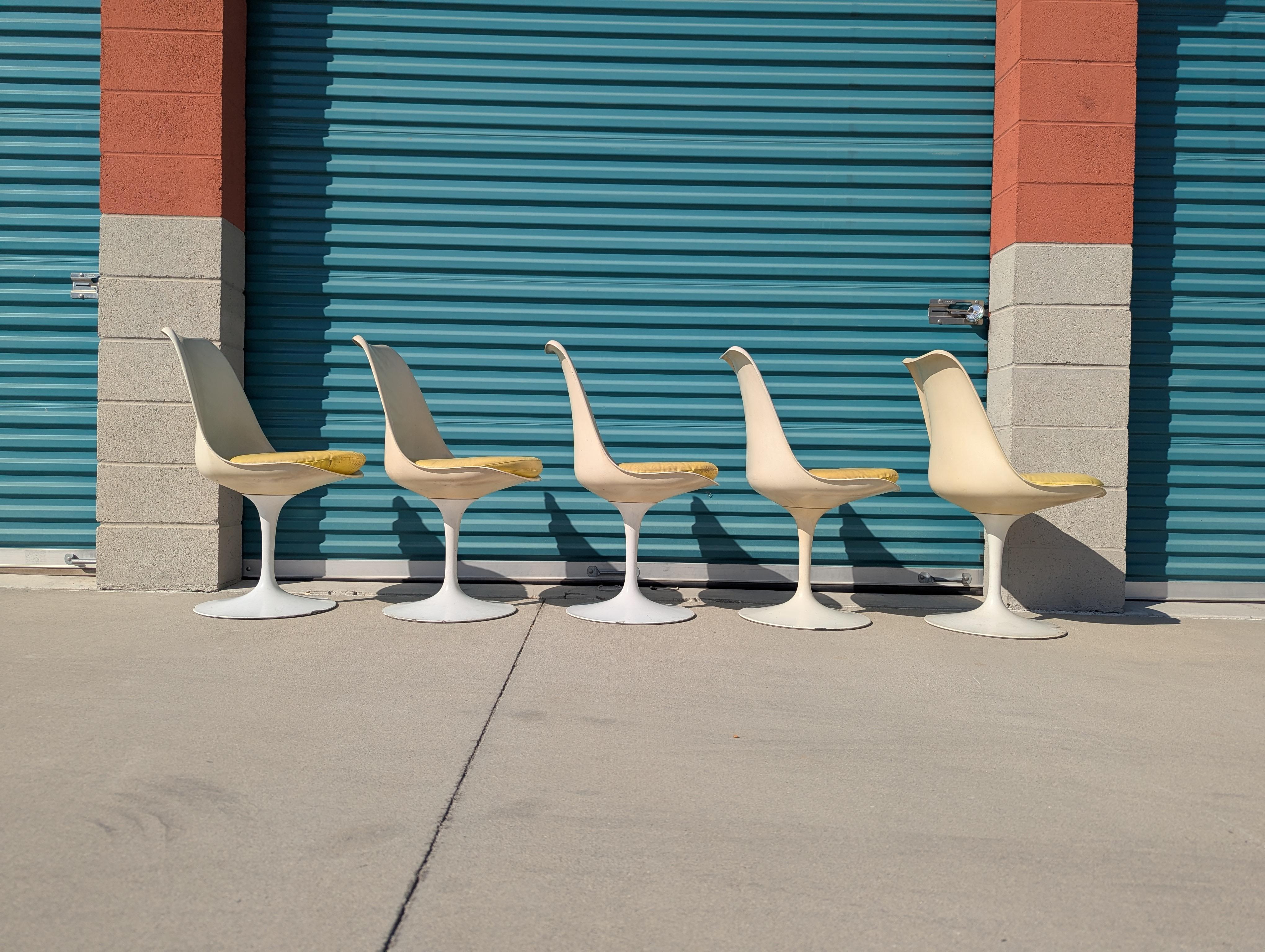 Sedie da pranzo senza braccioli Tulip di Eero Saarinen per Knoll, 1960 ca. In condizioni discrete in vendita a Chino Hills, CA