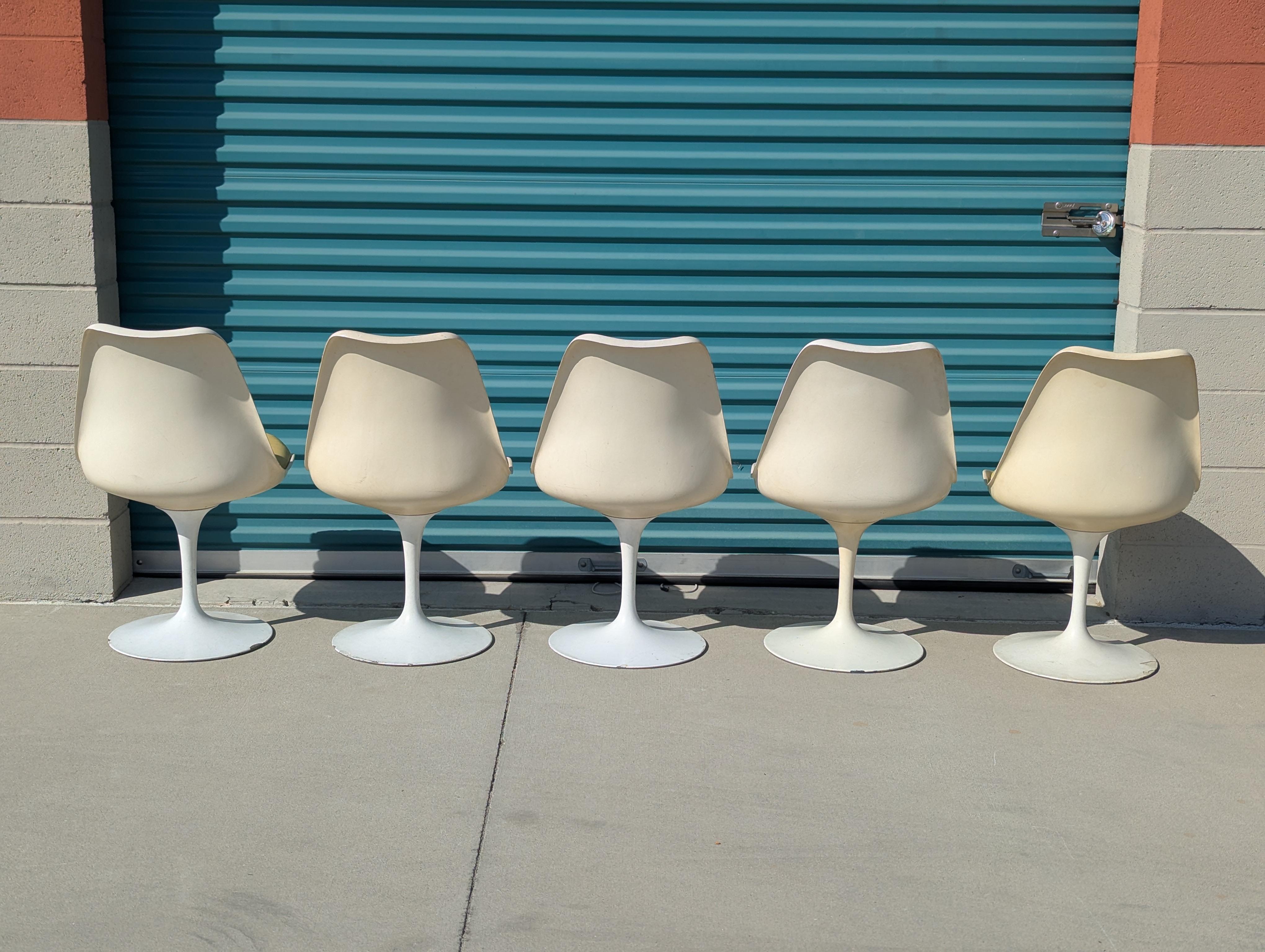 Vetroresina Sedie da pranzo senza braccioli Tulip di Eero Saarinen per Knoll, 1960 ca. in vendita