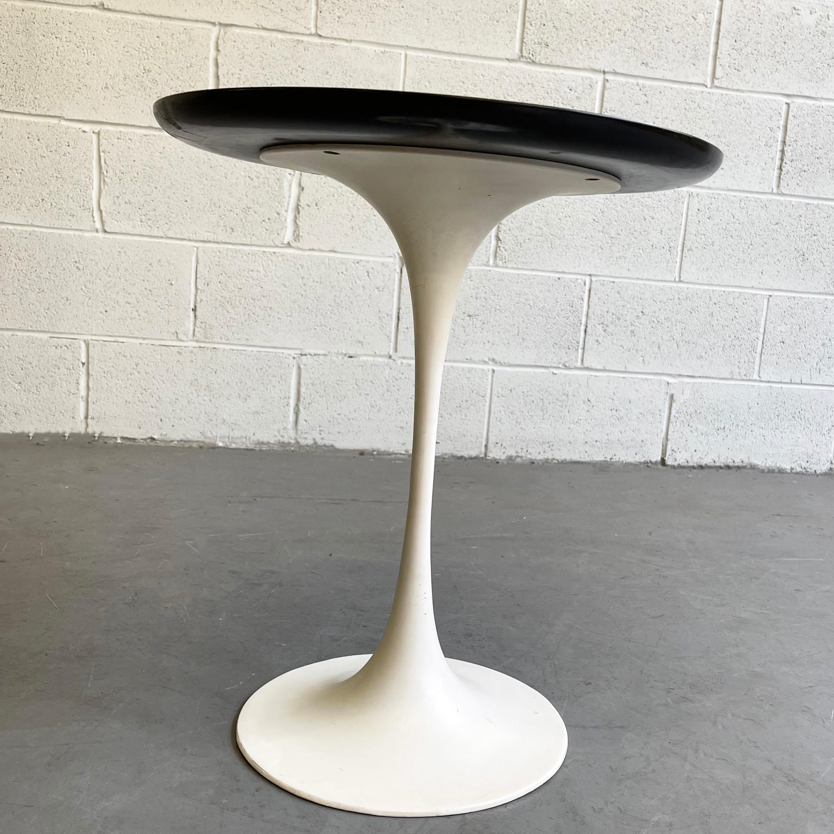20th Century Mid-Century Modern Tulip Side Table by Eero Saarinen For Knoll