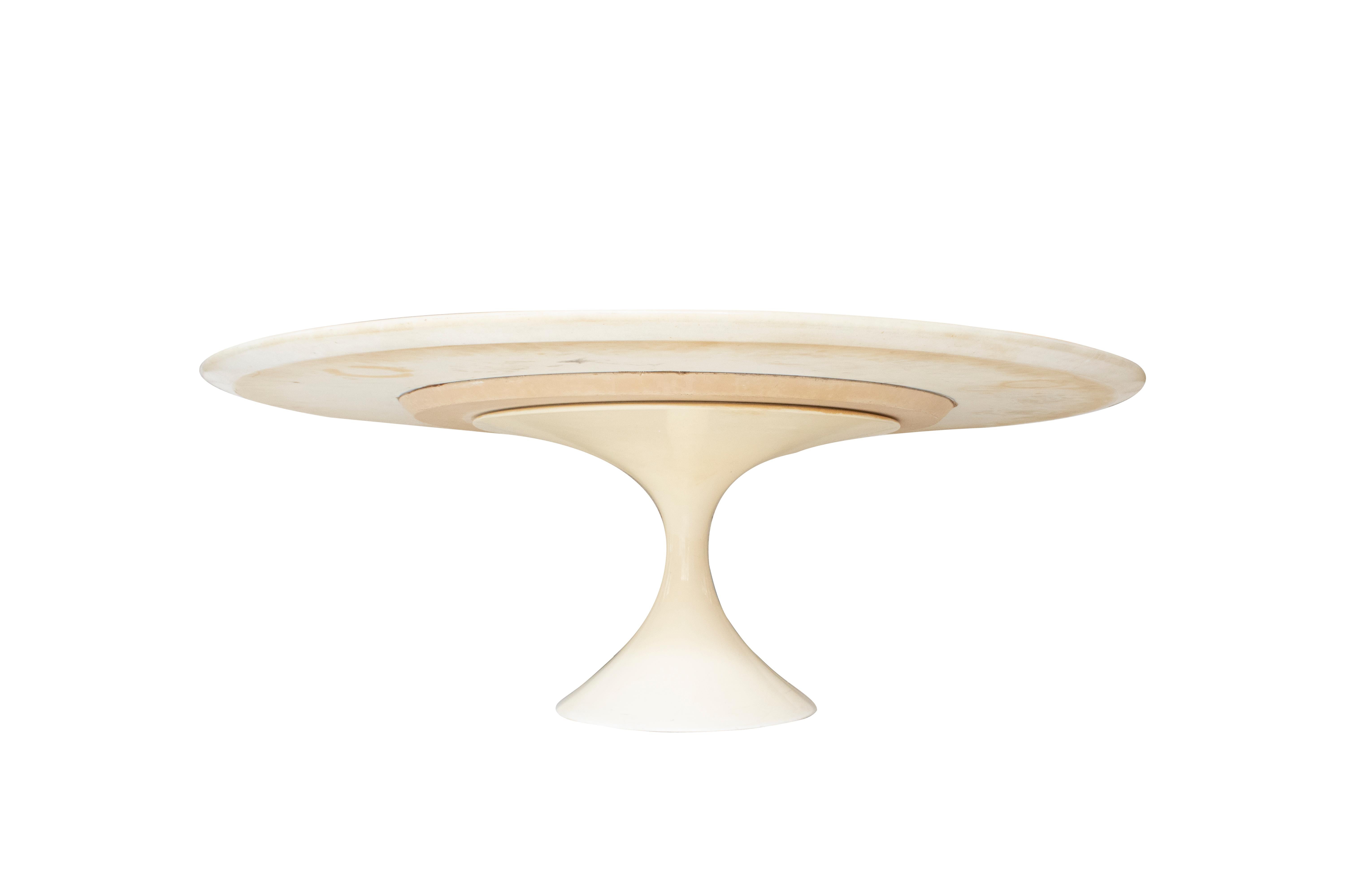 Italian Tulip-inspired center table, made of a white lacquered iron base, and a rounded white marble tabletop.