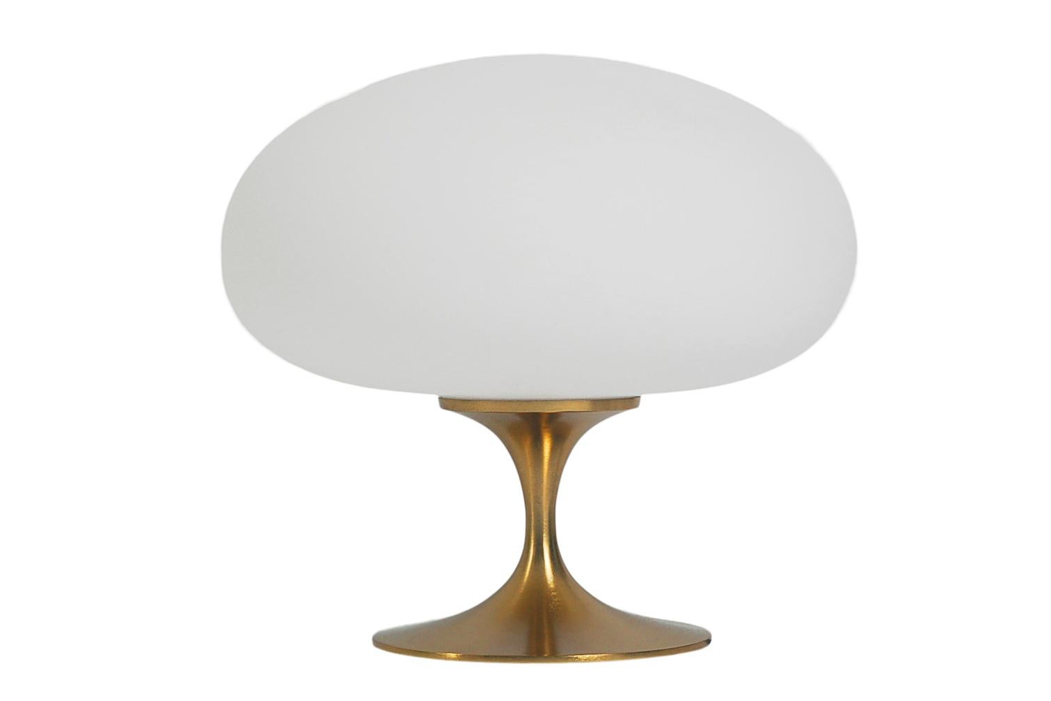 Mid-Century Modern Tulip Table Lamp by Designline in Brass with White Glass For Sale 1