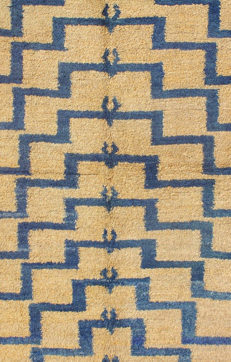 Mid-Century Modern Tulu Turkish Carpet with Tribal Pattern in Blue and Soft Gold In Good Condition For Sale In Atlanta, GA