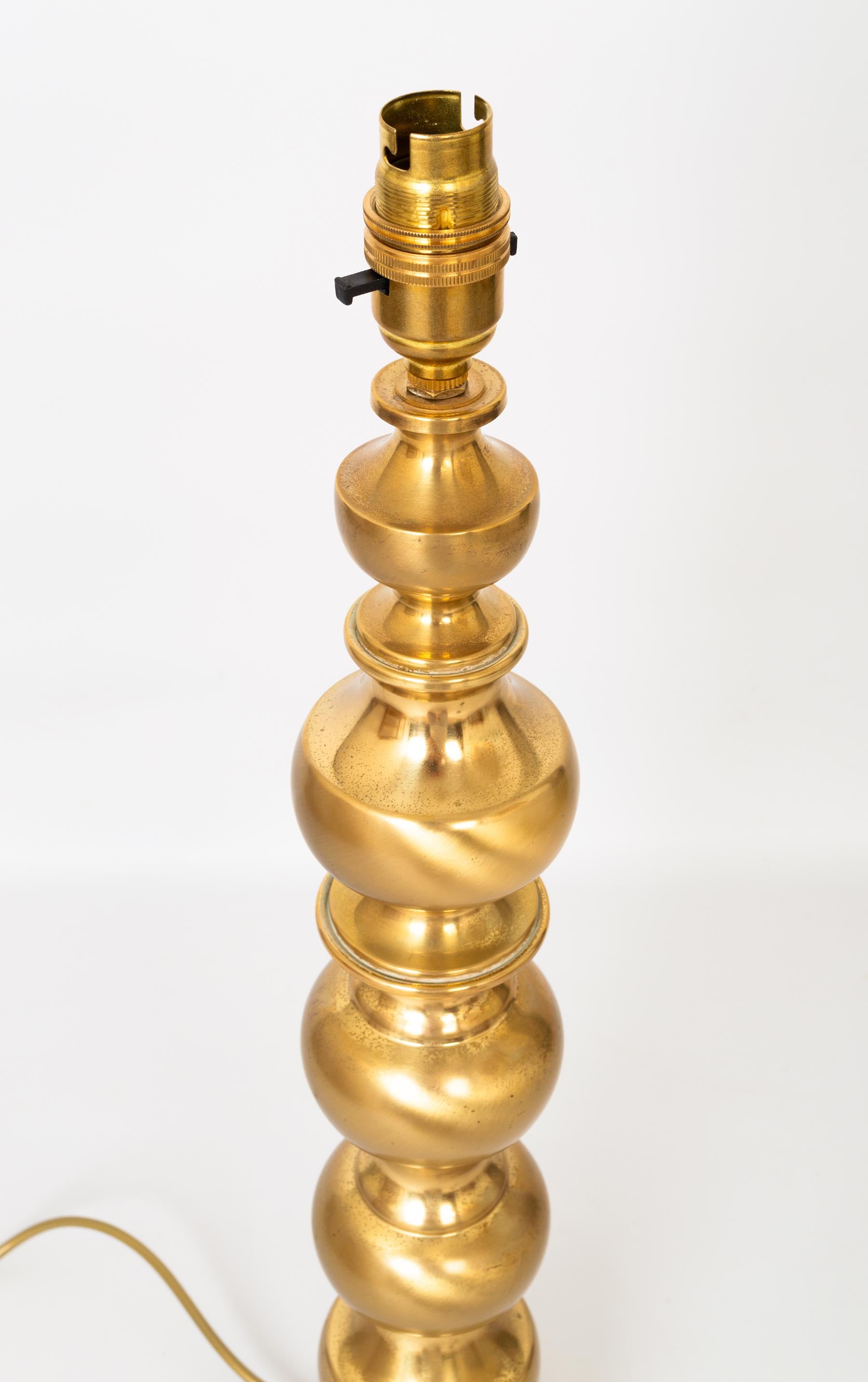 A Mid-Century Modern Turned Gilded Brass table lamp Italy, C.1950.
In very good vintage condition commensurate of age.
Shade not included (For illustrative purposes only).
 