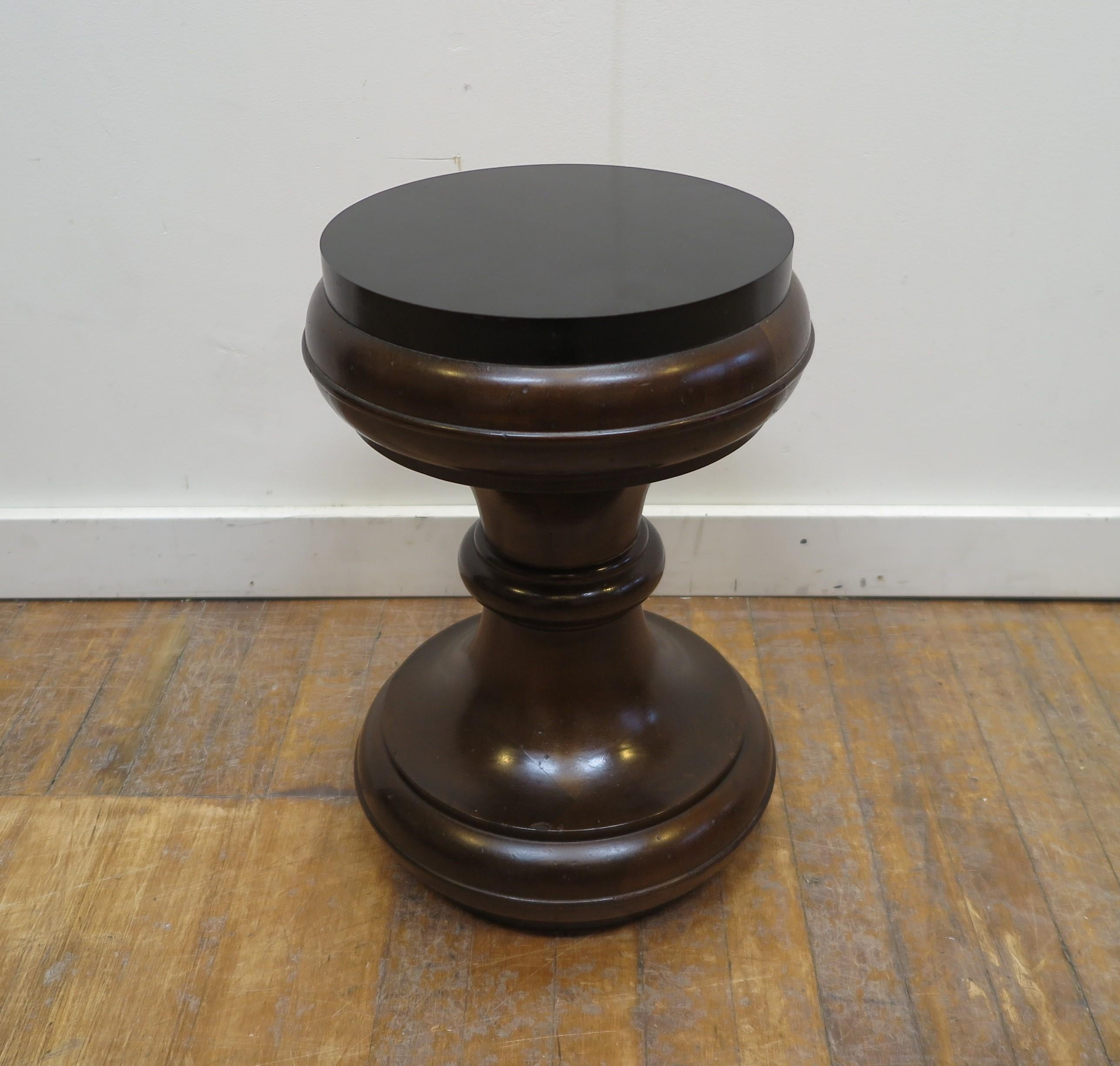 John Stuart Pedestal table of turned assembled solid wood. Turned wood Side table having a polished black finished top. Great looking profile table by a high quality American maker of the mid century period. Modern hour glass shape in turned wood.