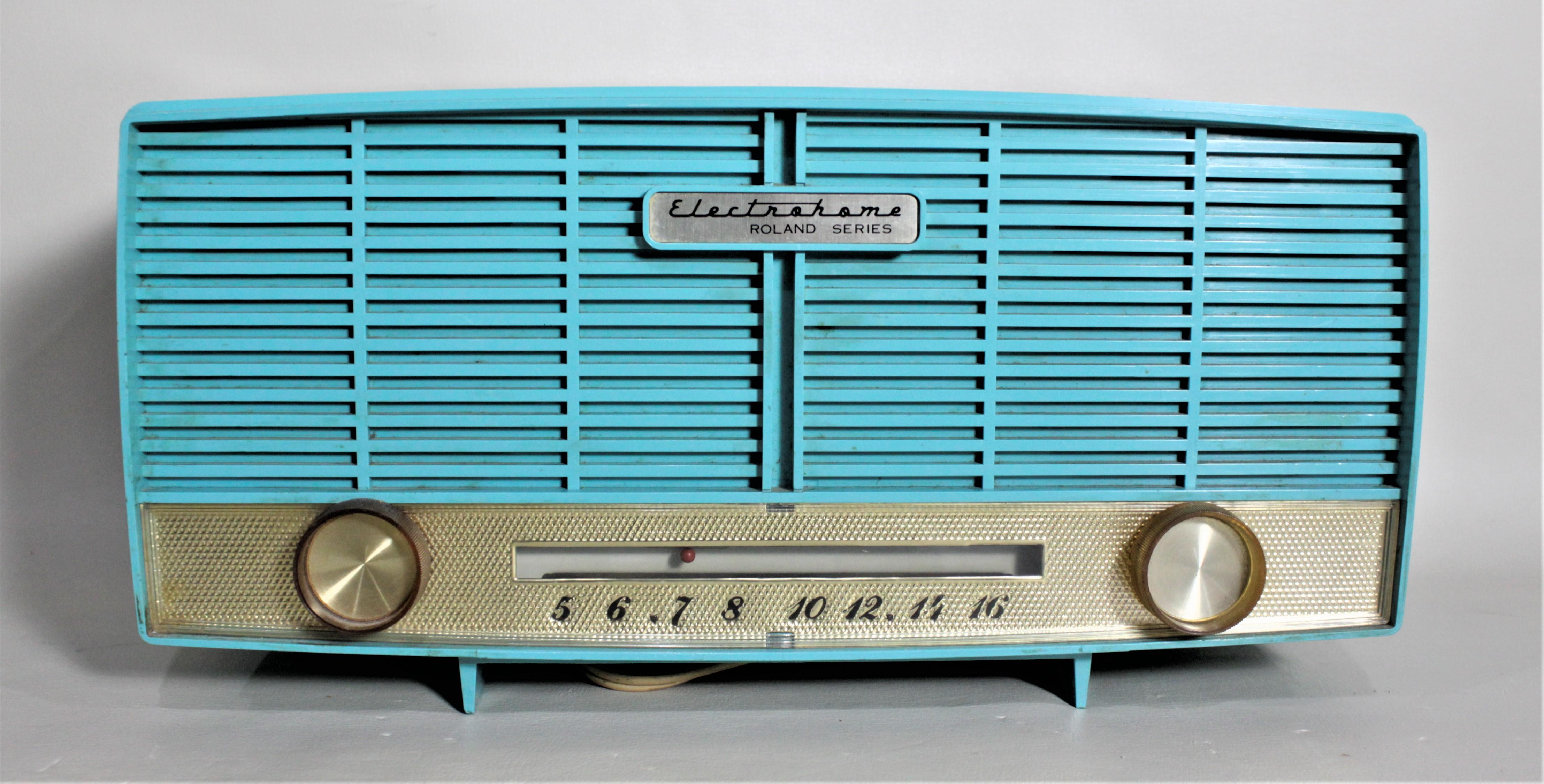 Mid-Century Modern Turquoise Electrohome Roland Series AM Tube Table Radio 2