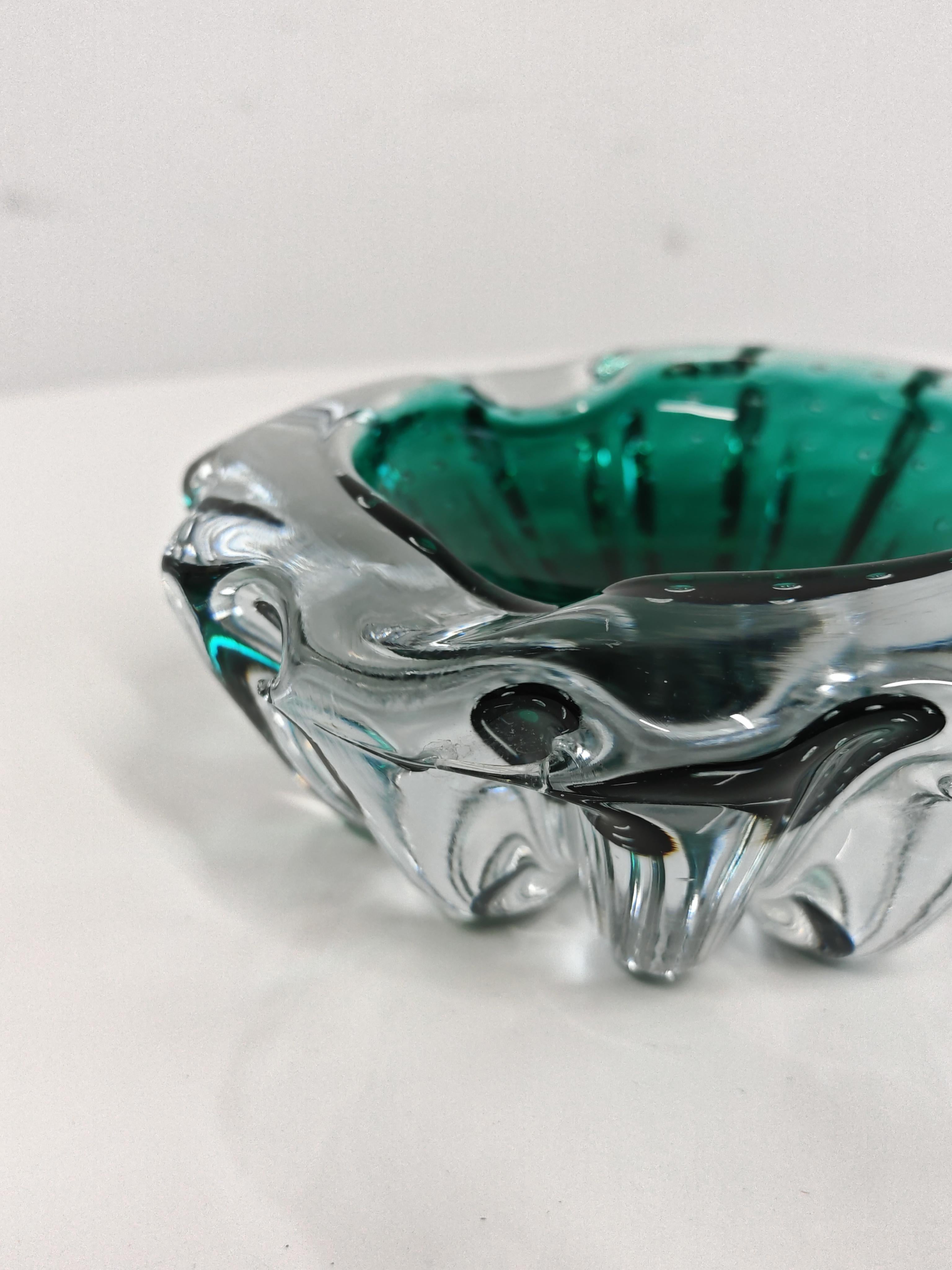 Mid Century Modern Turquoise Murano glass ashtray, controlled bubble technique im Zustand „Gut“ im Angebot in Beograd, RS